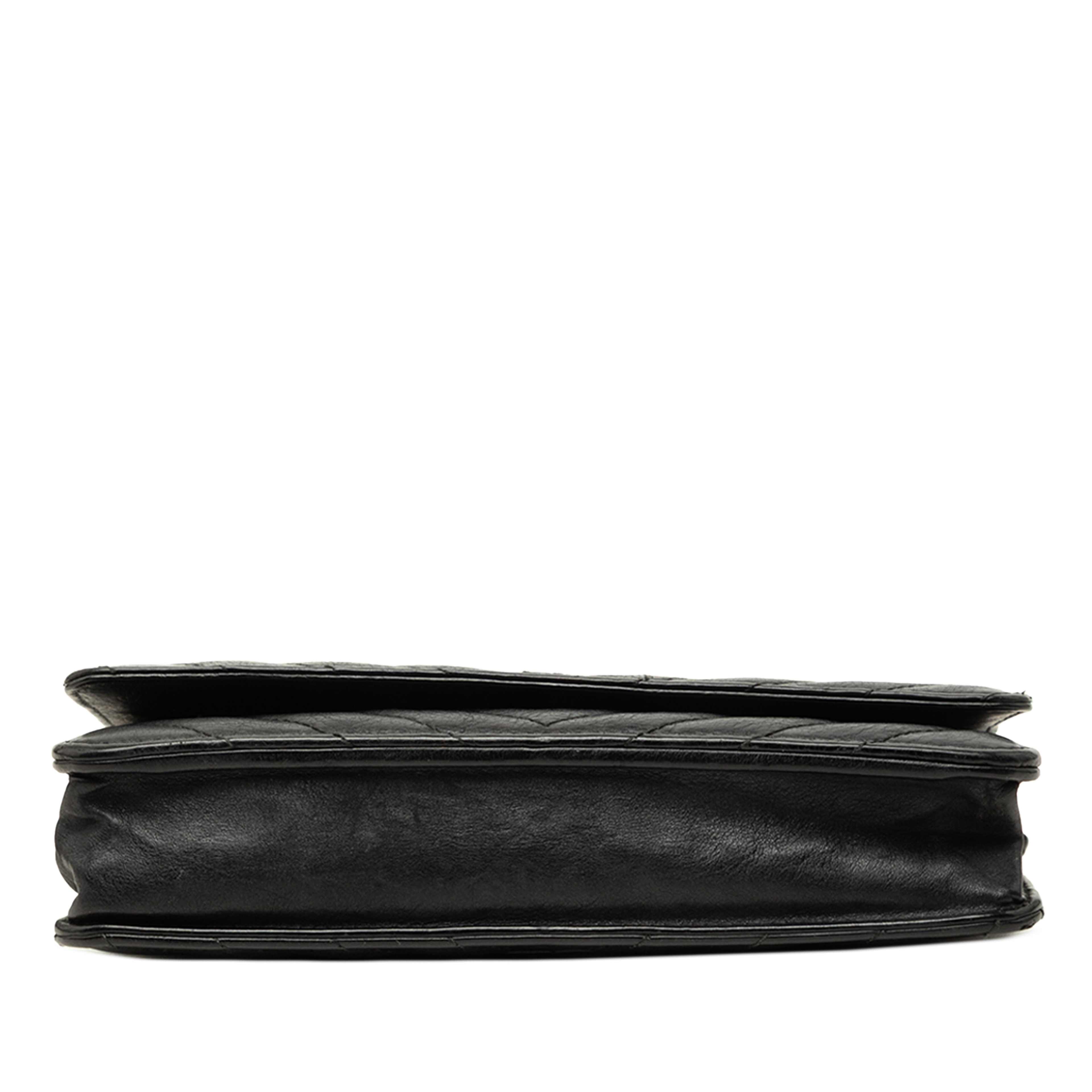 Chanel Cc Chevron Calfskin Wallet On Chain, från Luxclusif, i färgen svart. Klicka för att öppna bilden i stort format
