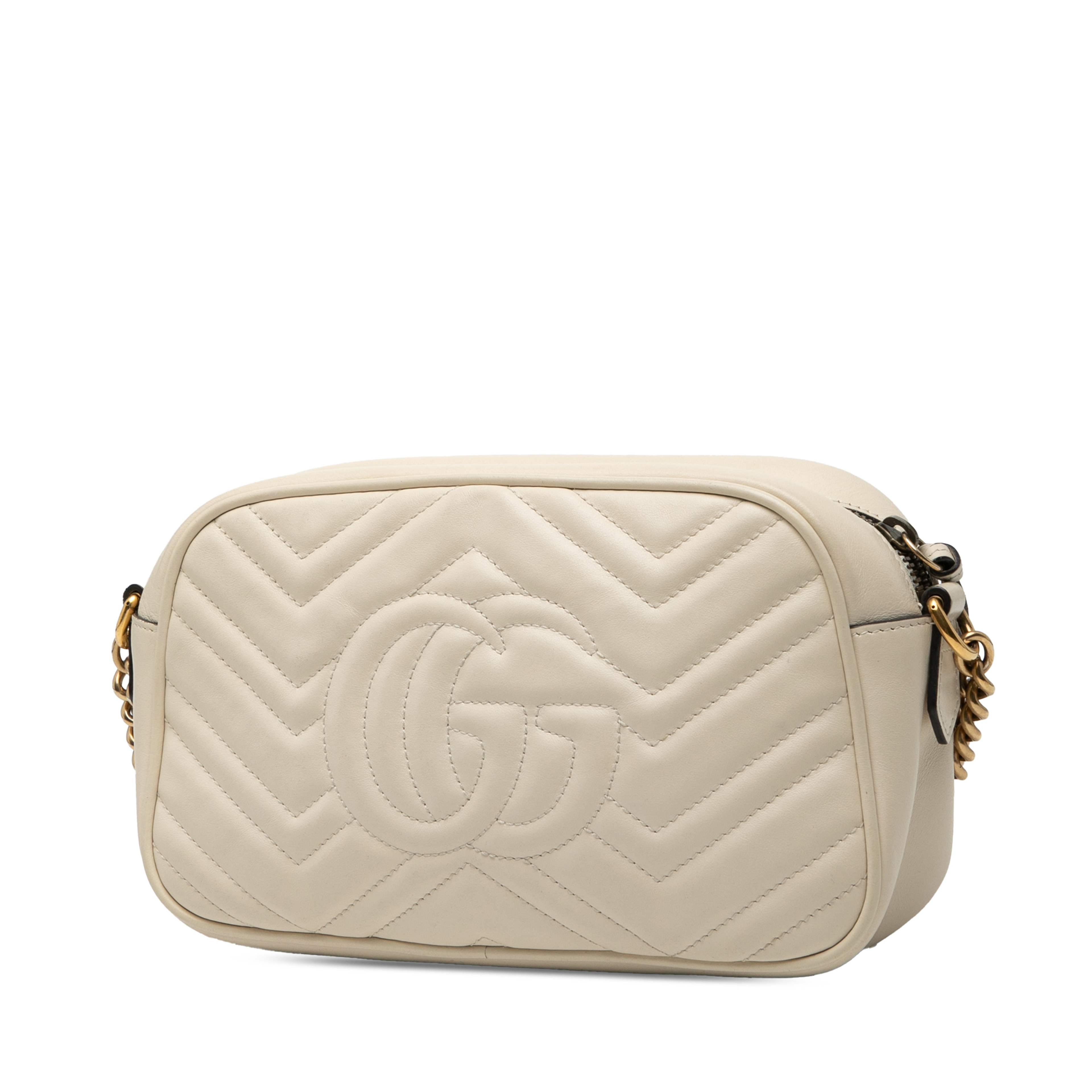 Gucci Small Gg Marmont Matelasse Leather Crossbody, från Luxclusif, i färgen white. Klicka för att öppna bilden i stort format