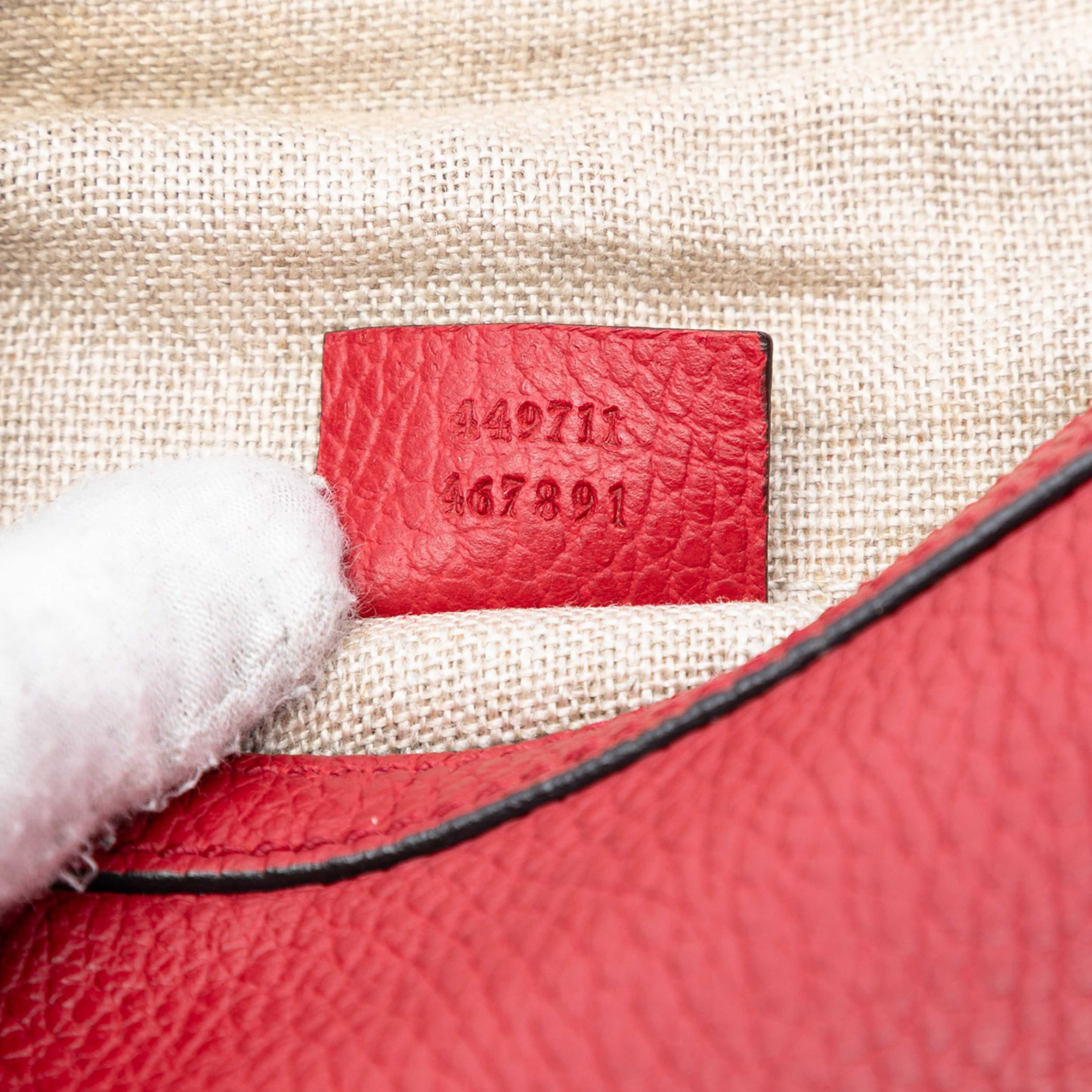 Gucci Leather Gg Charm Tote, från Luxclusif, i färgen red. Klicka för att öppna bilden i stort format