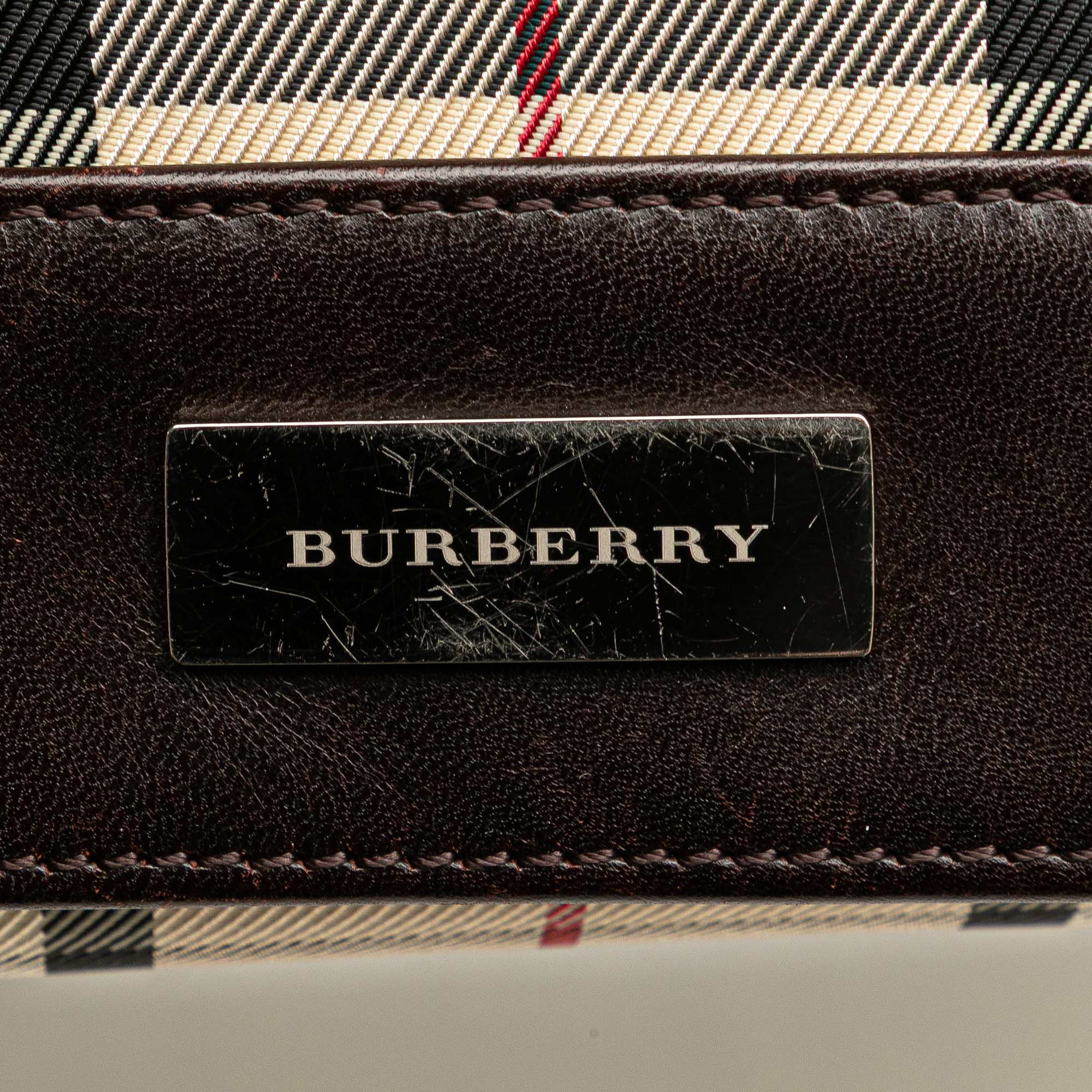 Burberry House Check Canvas Flap Crossbody, från Luxclusif, i färgen beige. Klicka för att öppna bilden i stort format