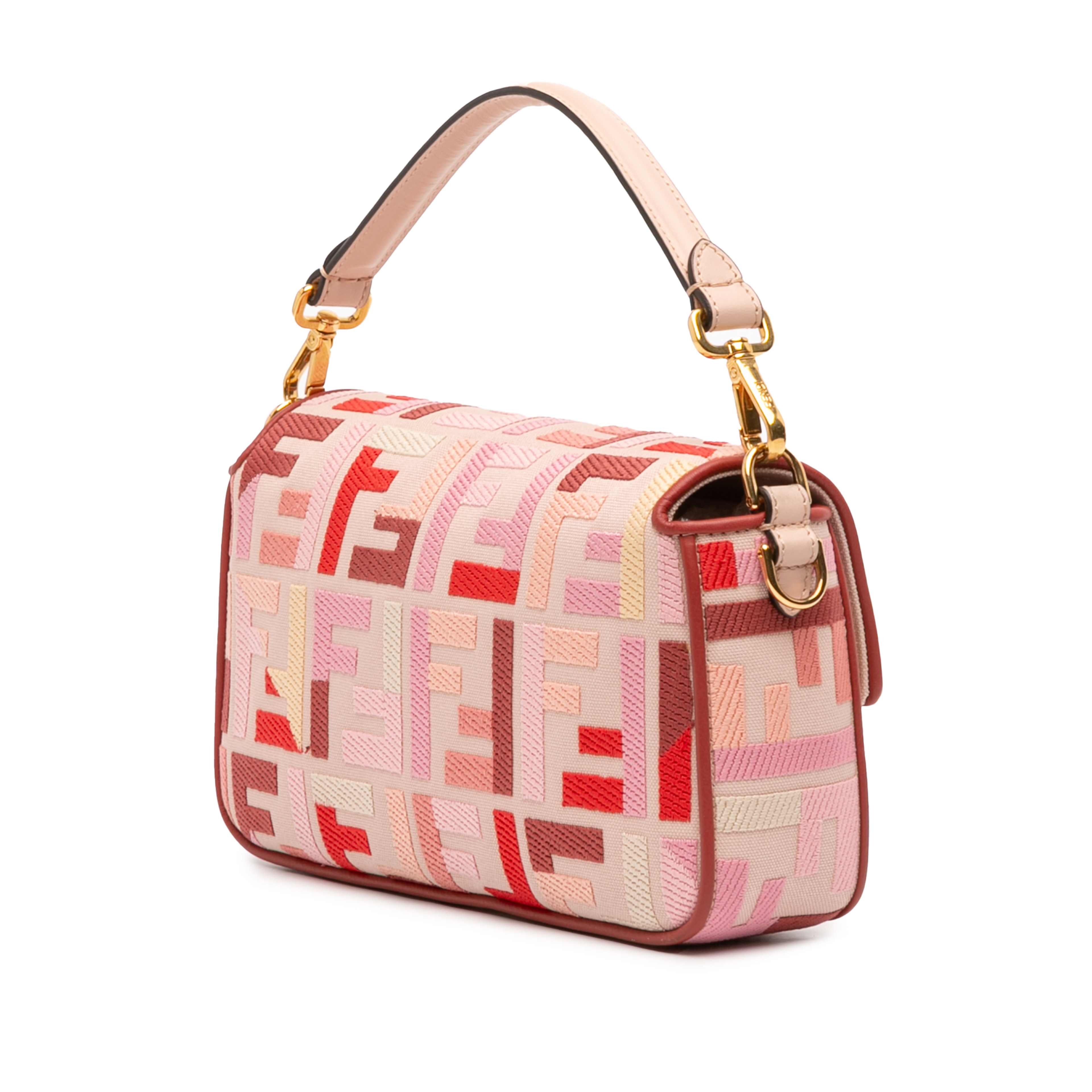 Fendi Zucca Embroidered Canvas Baguette Satchel, från Luxclusif, i färgen pink. Klicka för att öppna bilden i stort format