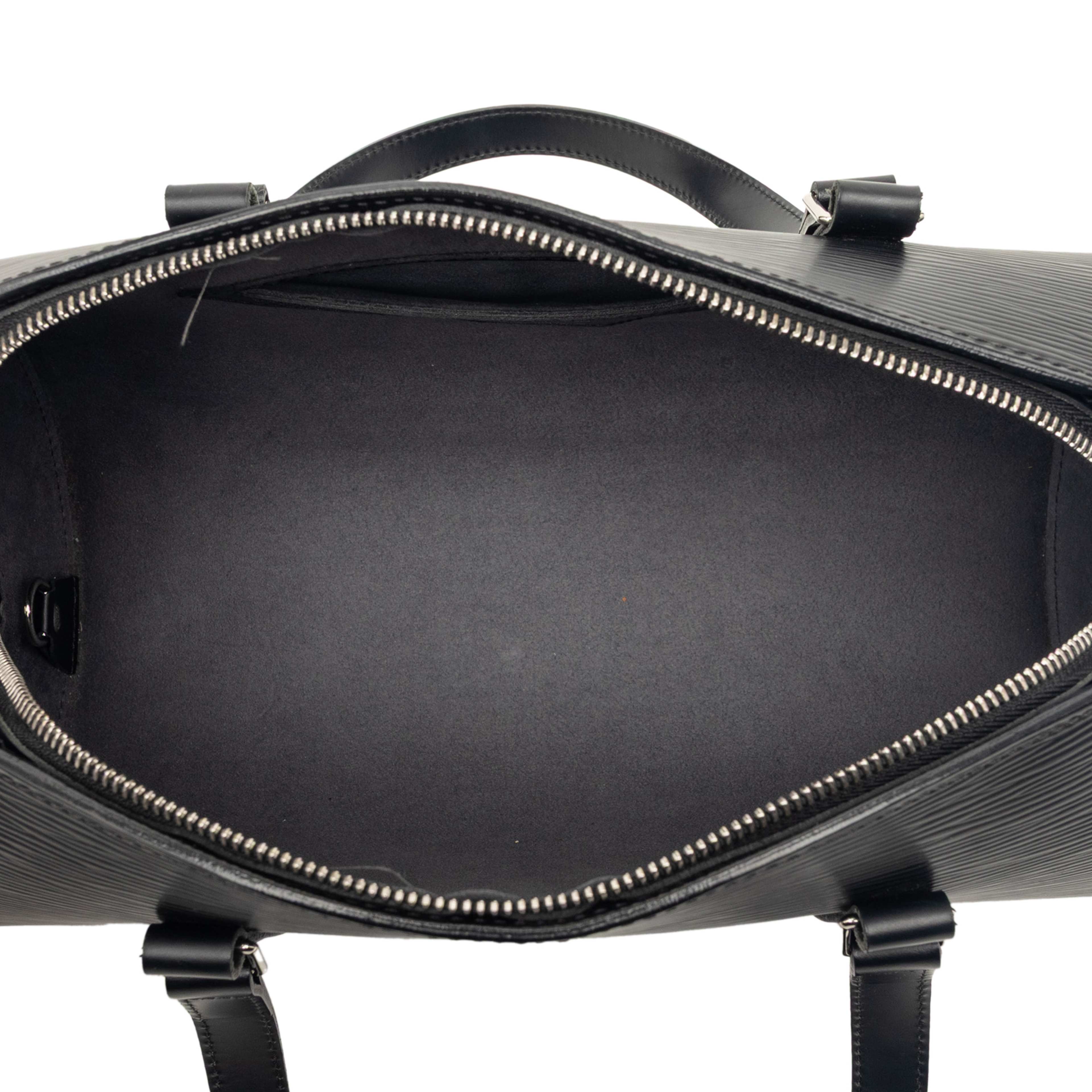 Louis Vuitton Epi Soufflot, från Luxclusif, i färgen black. Klicka för att öppna bilden i stort format