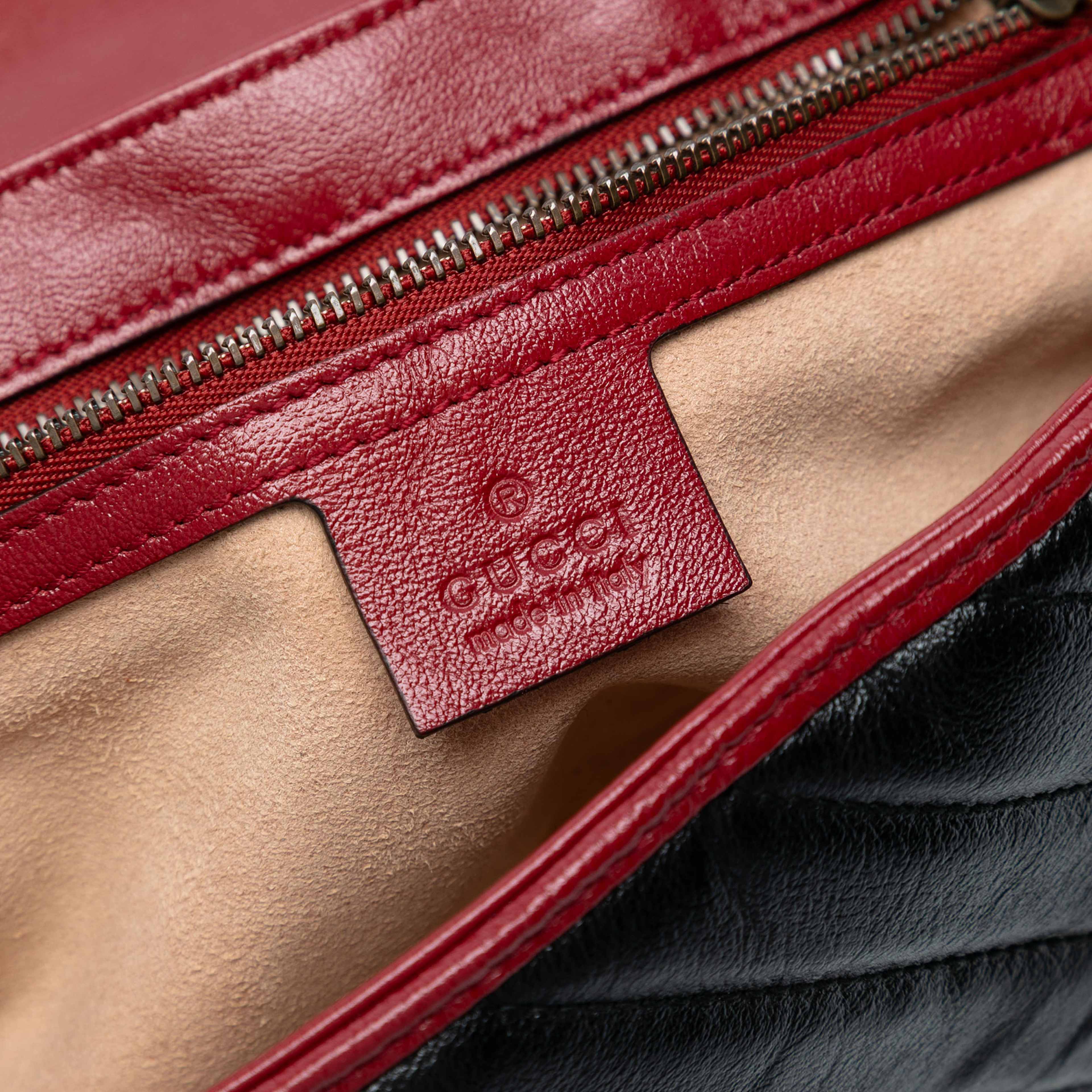 Gucci Medium Gg Marmont Matelasse Diagonal Leather Torchon Shoulder Bag, från Luxclusif, i färgen black. Klicka för att öppna bilden i stort format