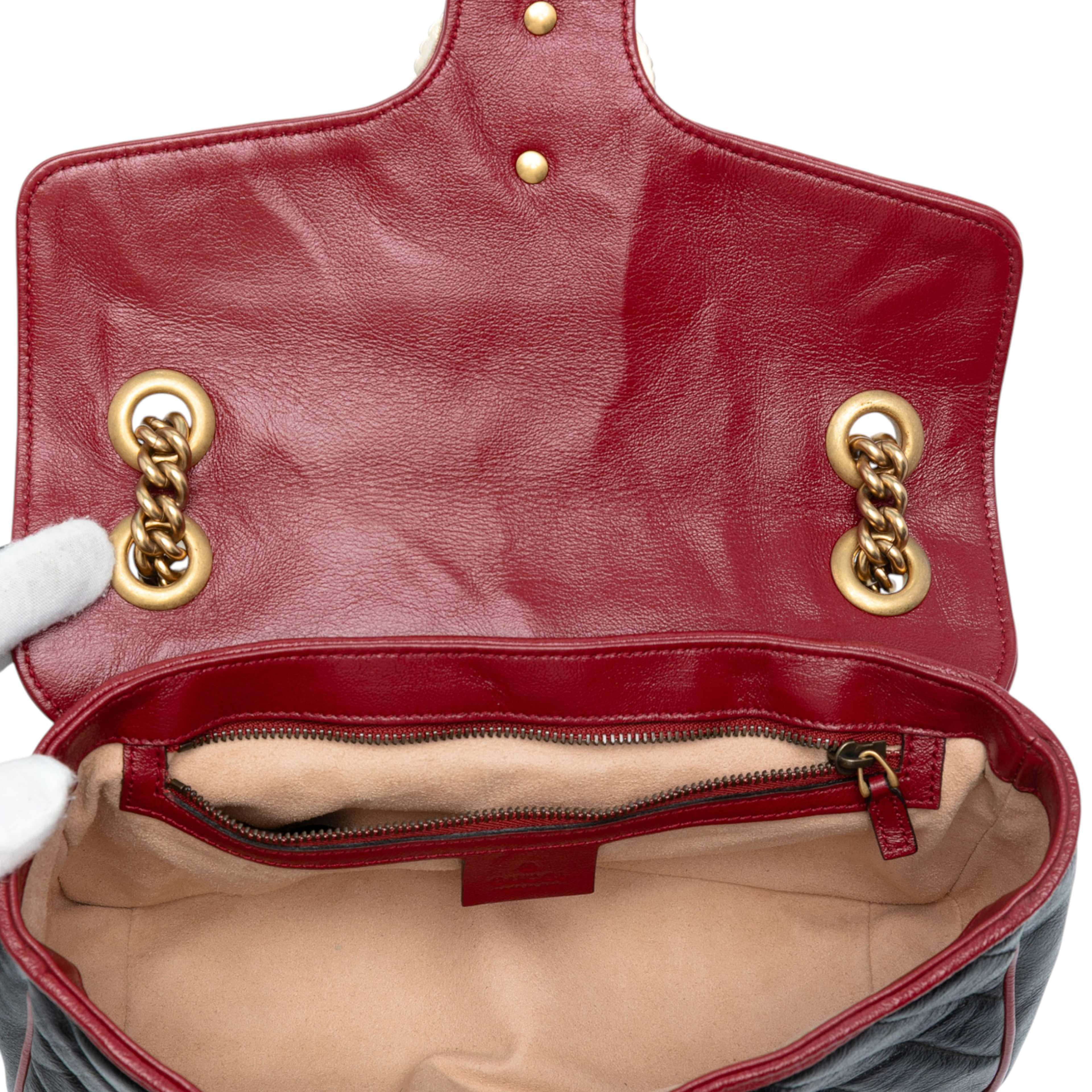 Gucci Medium Gg Marmont Matelasse Diagonal Leather Torchon Shoulder Bag, från Luxclusif, i färgen black. Klicka för att öppna bilden i stort format