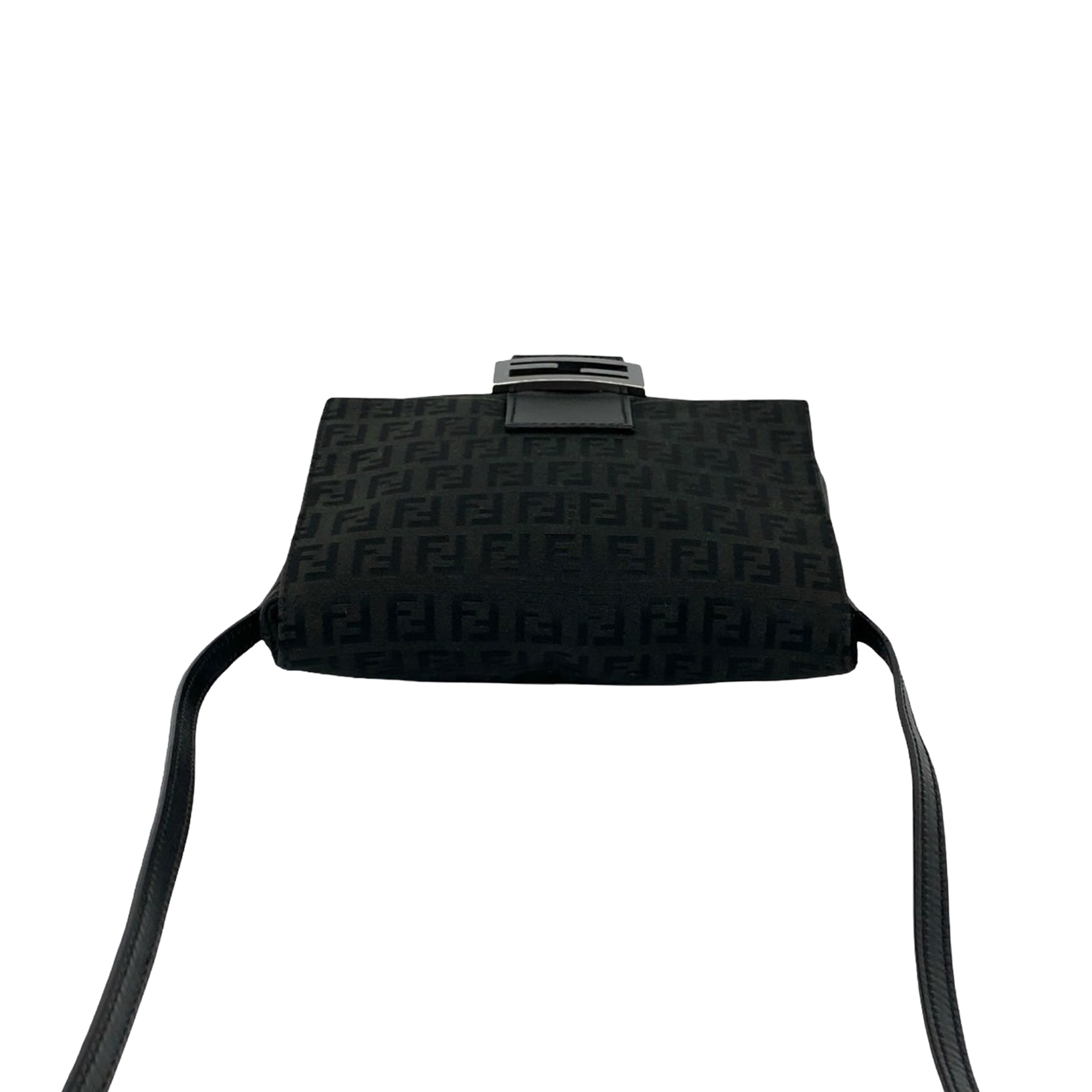 Fendi Zucchino Canvas Crossbody, från Luxclusif, i färgen svart. Klicka för att öppna bilden i stort format