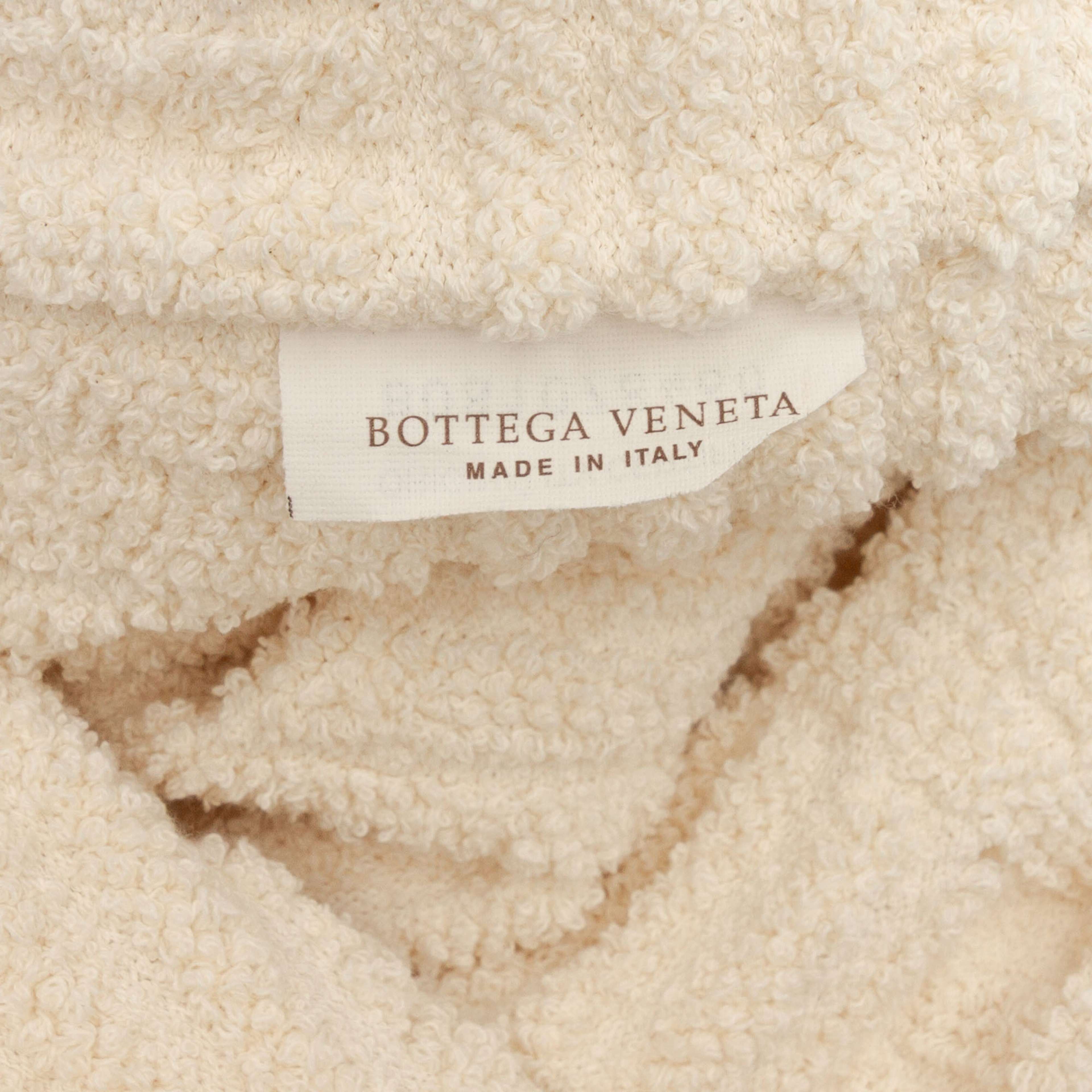 Bottega Veneta Terry Cloth Shopping Tote, från Luxclusif, i färgen vit. Klicka för att öppna bilden i stort format