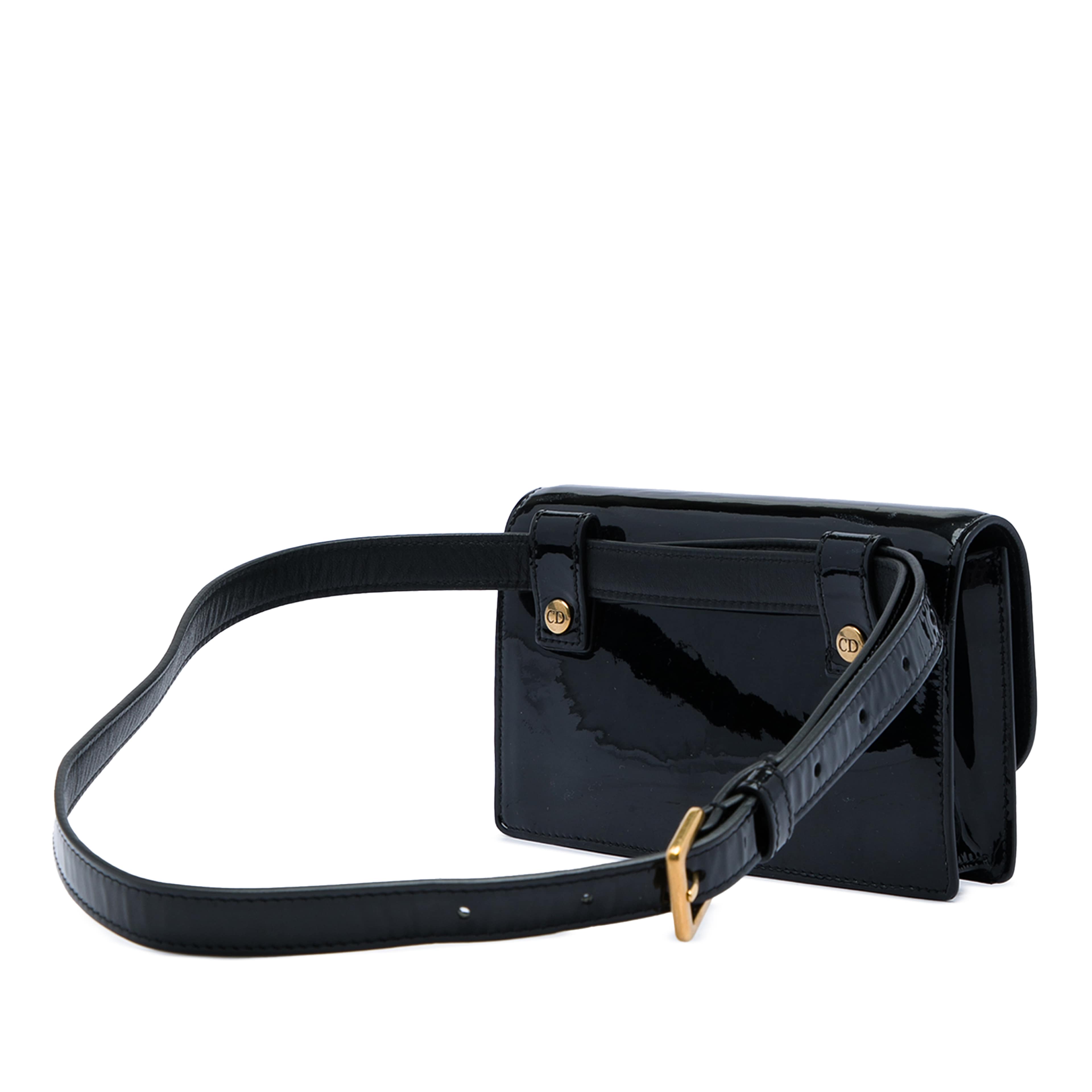 Dior Patent Saddle Belt Bag, från Luxclusif, i färgen svart. Klicka för att öppna bilden i stort format
