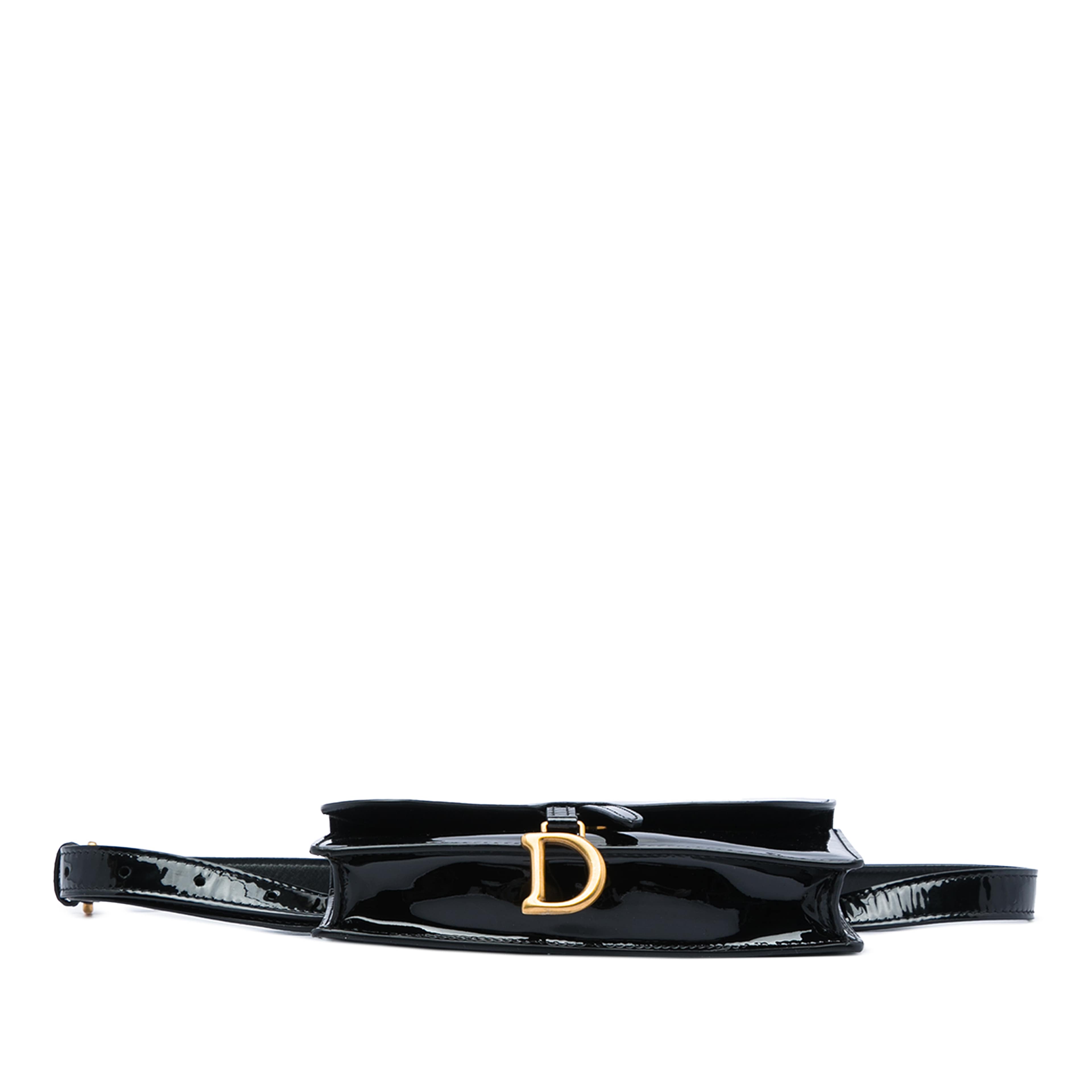 Dior Patent Saddle Belt Bag, från Luxclusif, i färgen svart. Klicka för att öppna bilden i stort format