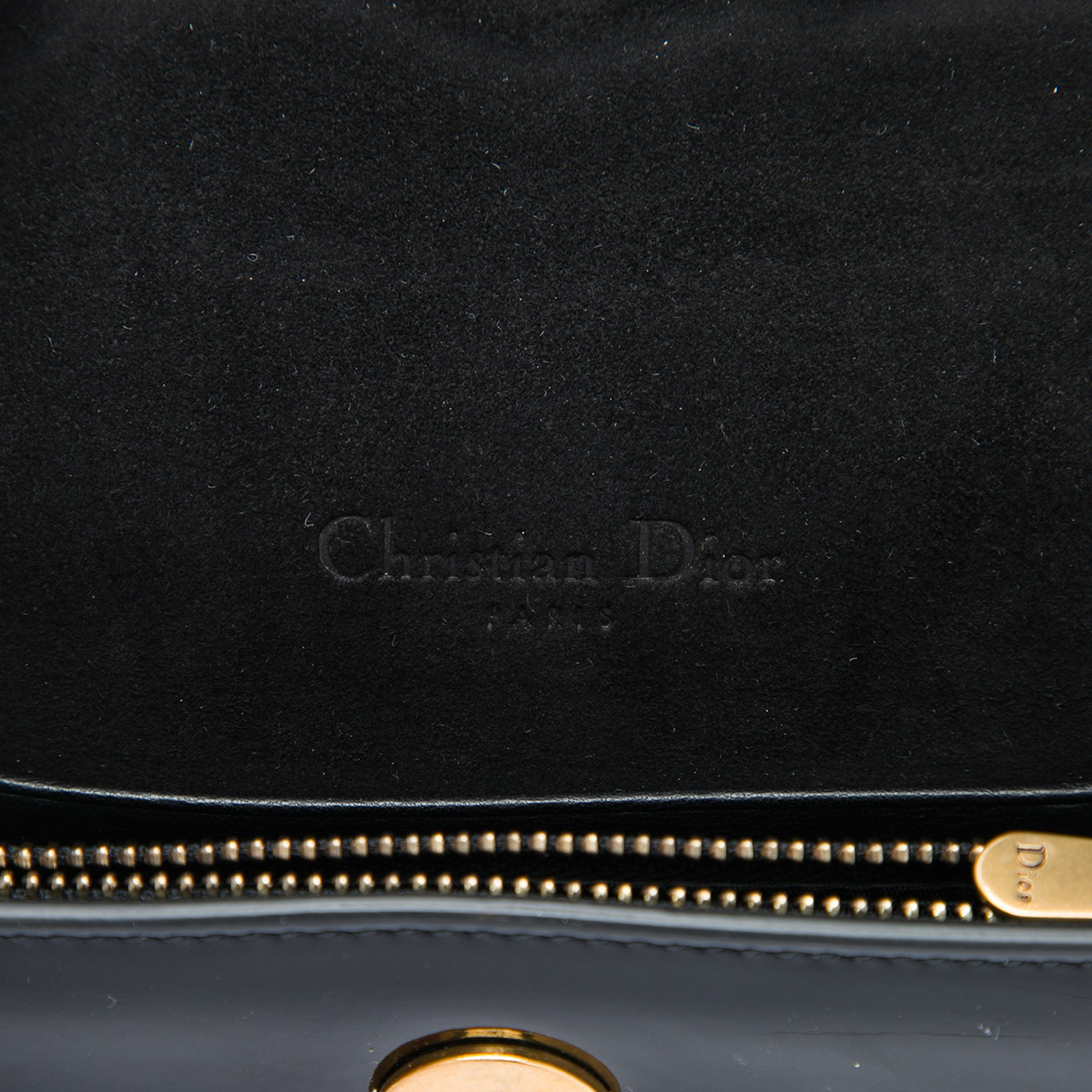 Dior Patent Saddle Belt Bag, från Luxclusif, i färgen svart. Klicka för att öppna bilden i stort format