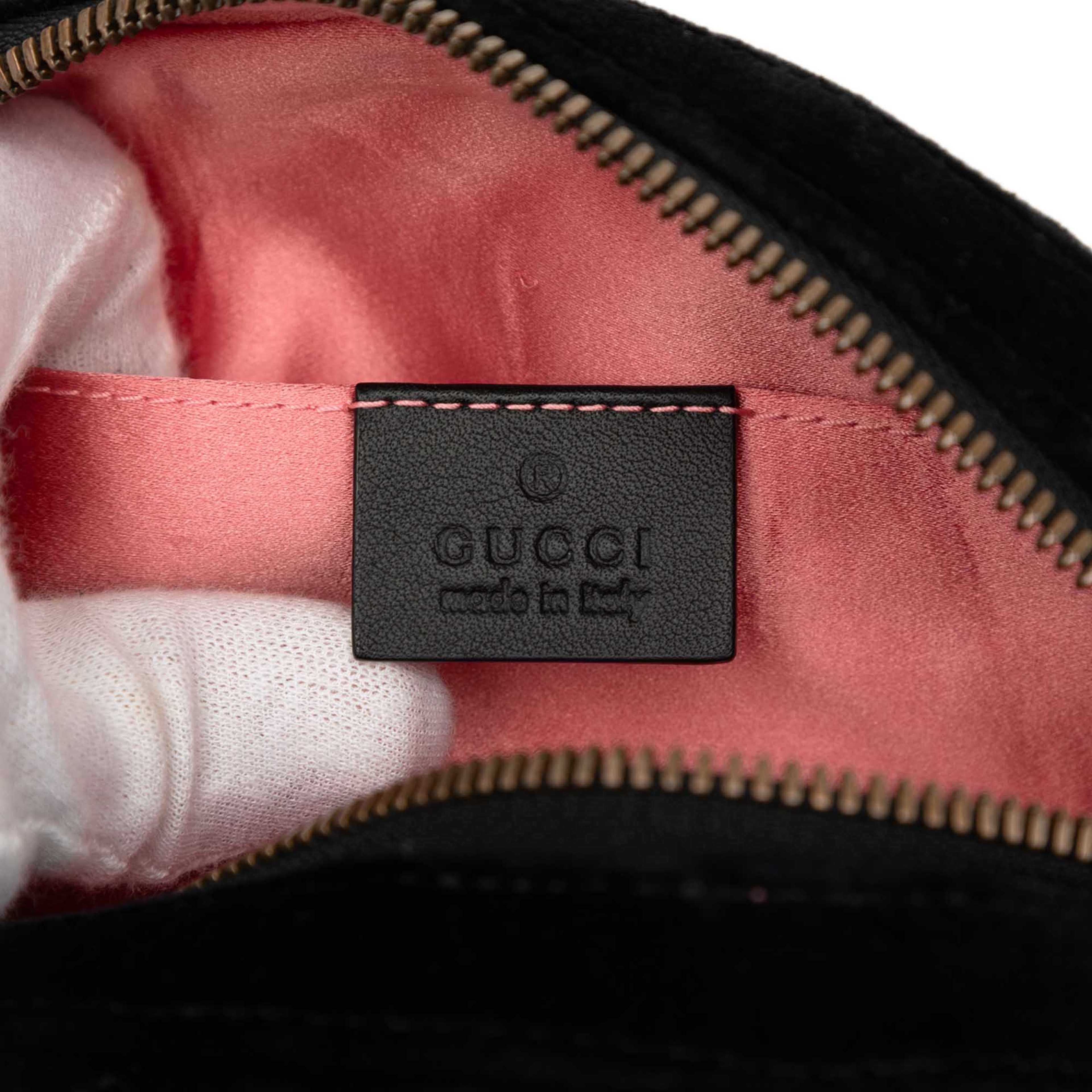 Gucci Gg Marmont Matelasse Velvet Belt Bag, från Luxclusif, i färgen svart. Klicka för att öppna bilden i stort format