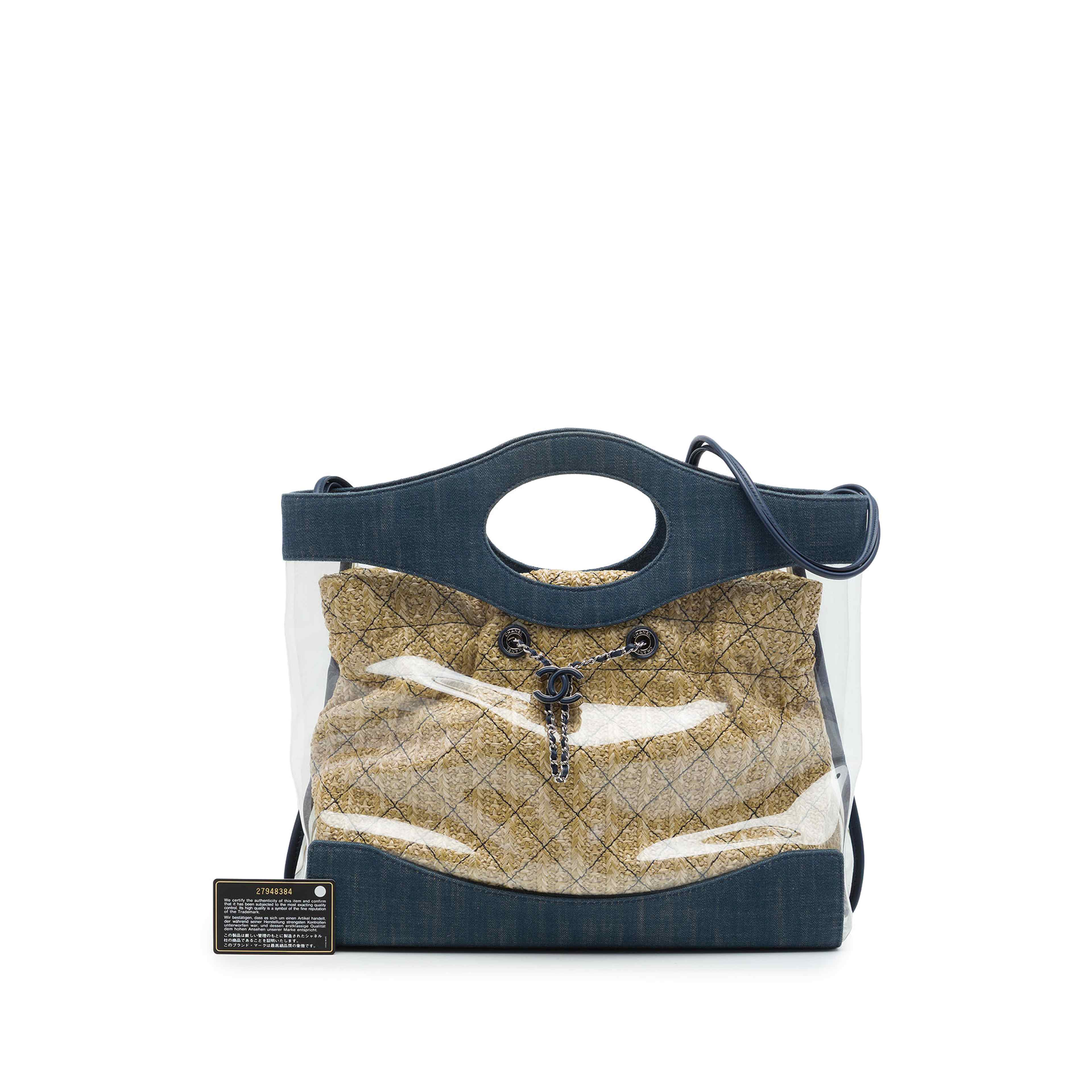 Chanel Pvc And Denim 31 Shopping Tote, från Luxclusif, i färgen blå. Klicka för att öppna bilden i stort format