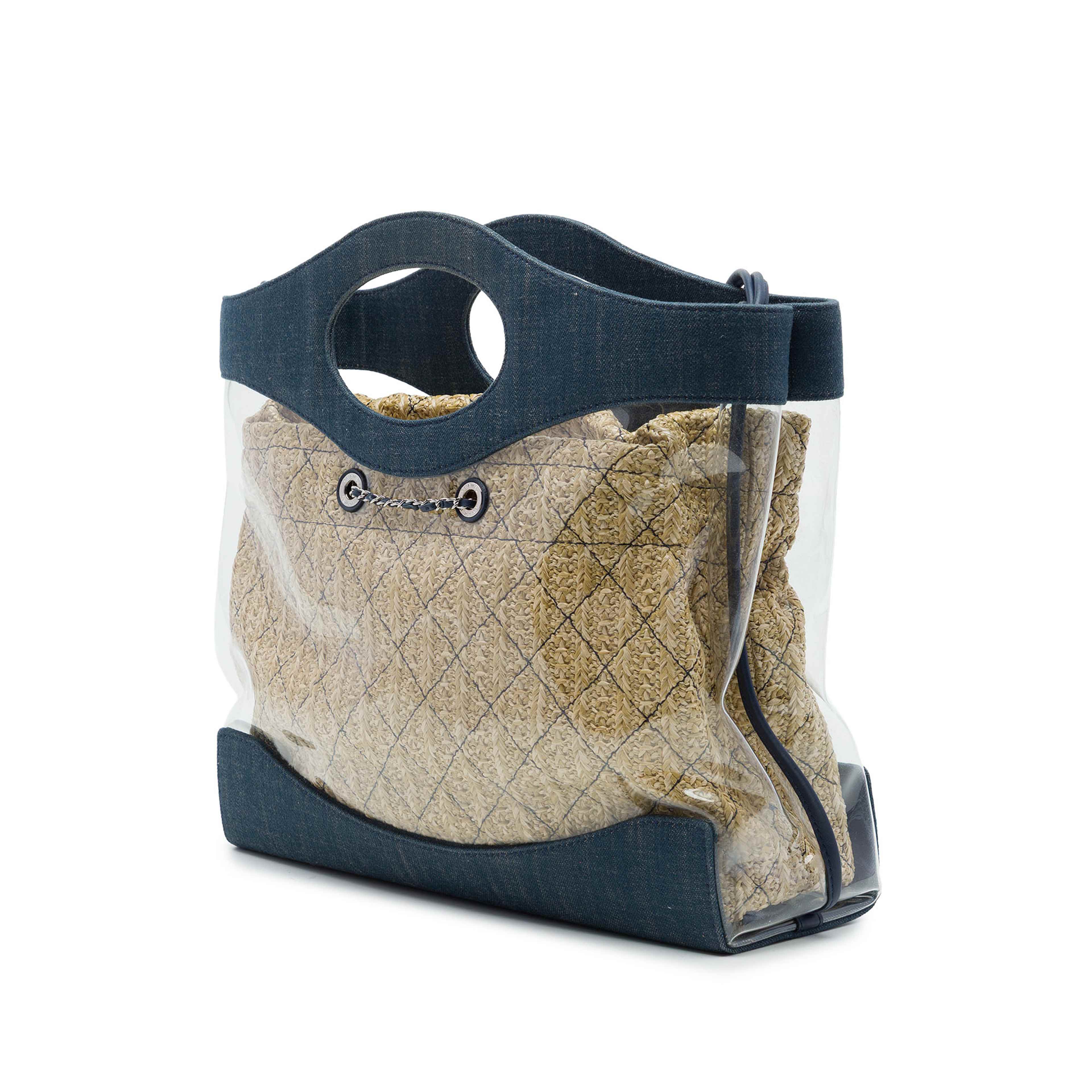 Chanel Pvc And Denim 31 Shopping Tote, från Luxclusif, i färgen blå. Klicka för att öppna bilden i stort format