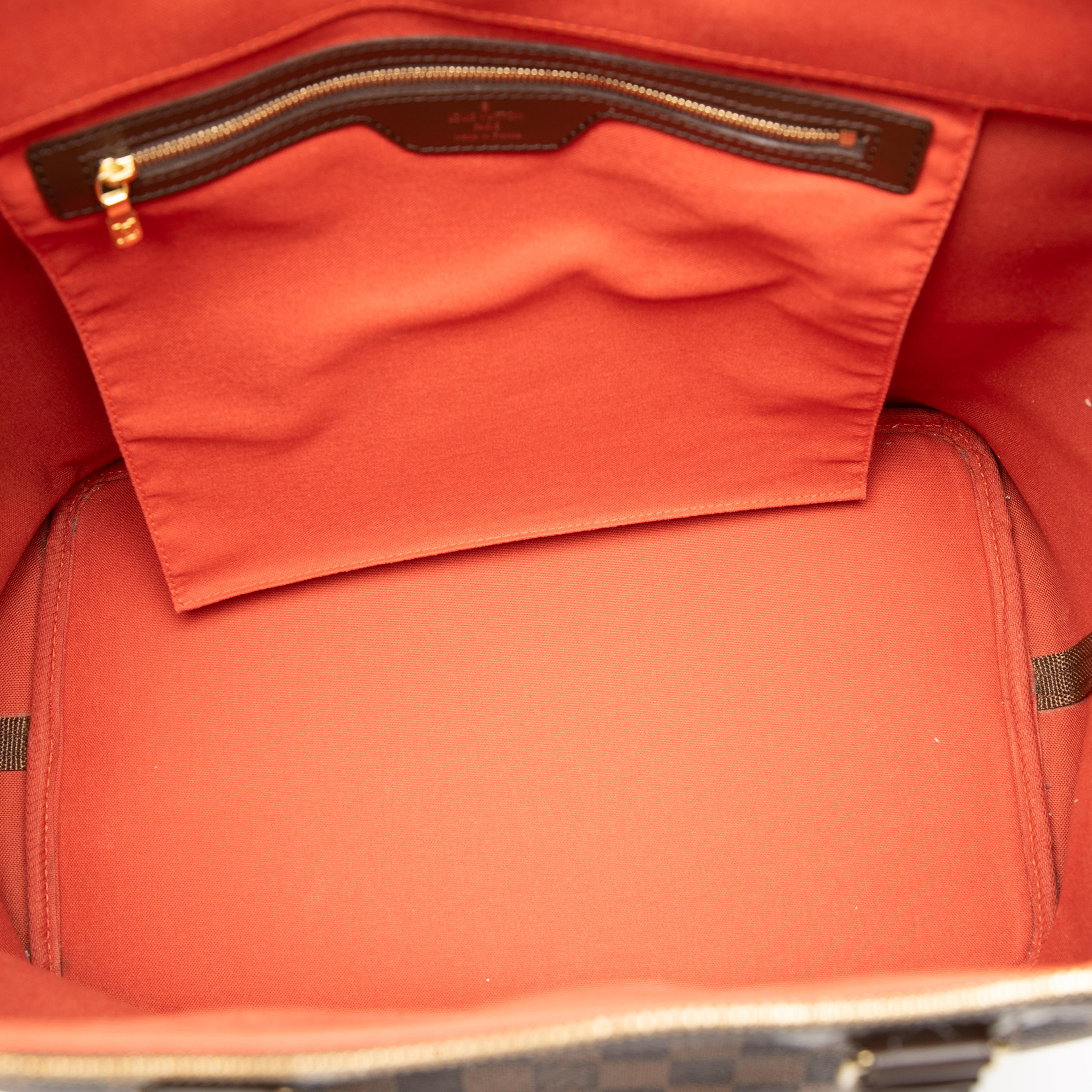 Louis Vuitton Damier Ebene Greenwich Pm, från Luxclusif, i färgen brown. Klicka för att öppna bilden i stort format