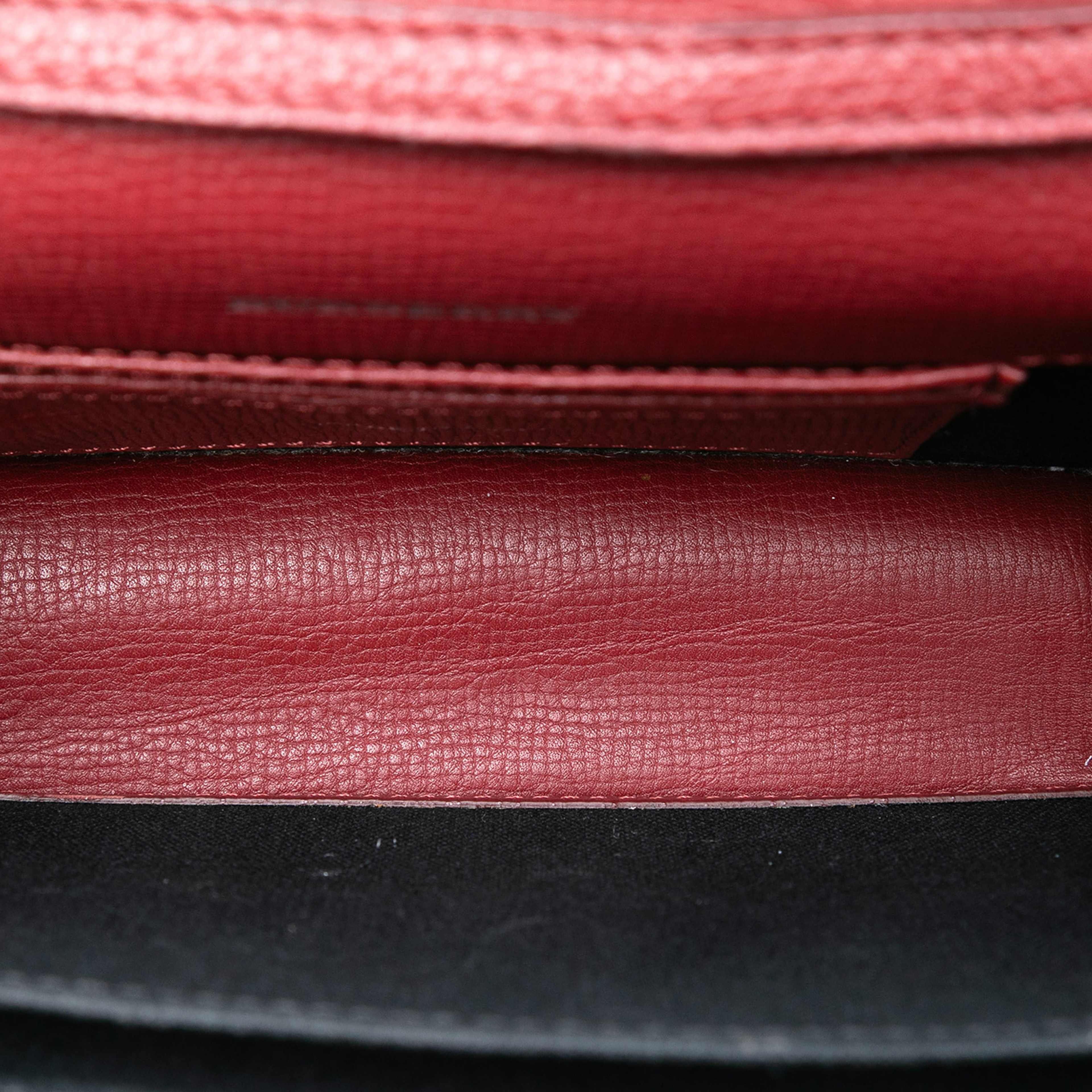 Burberry Small Leather And House Check Canvas Derby Macken Crossbody, från Luxclusif, i färgen red. Klicka för att öppna bilden i stort format