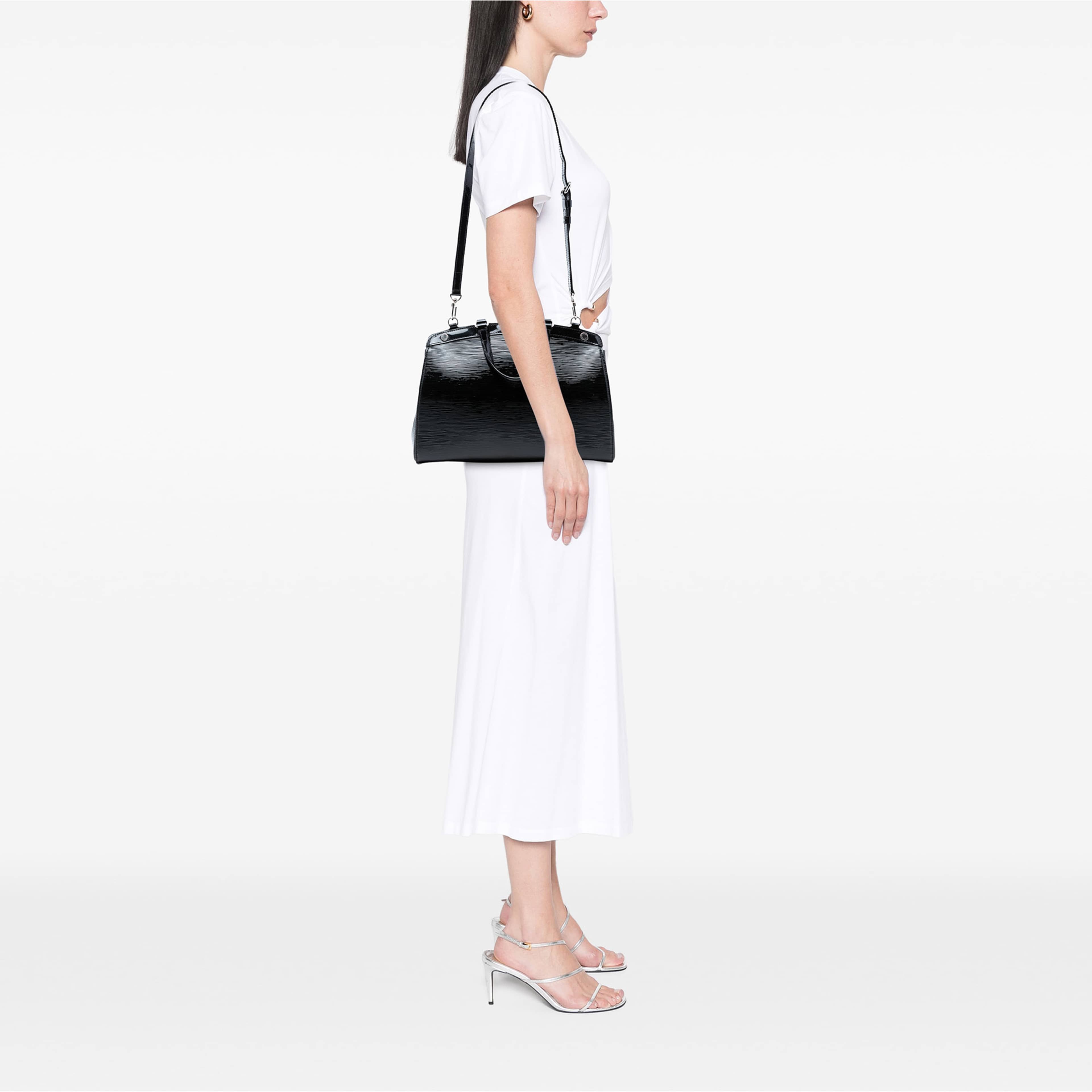 Louis Vuitton Electric Epi Brea Mm, från Luxclusif, i färgen svart. Klicka för att öppna bilden i stort format