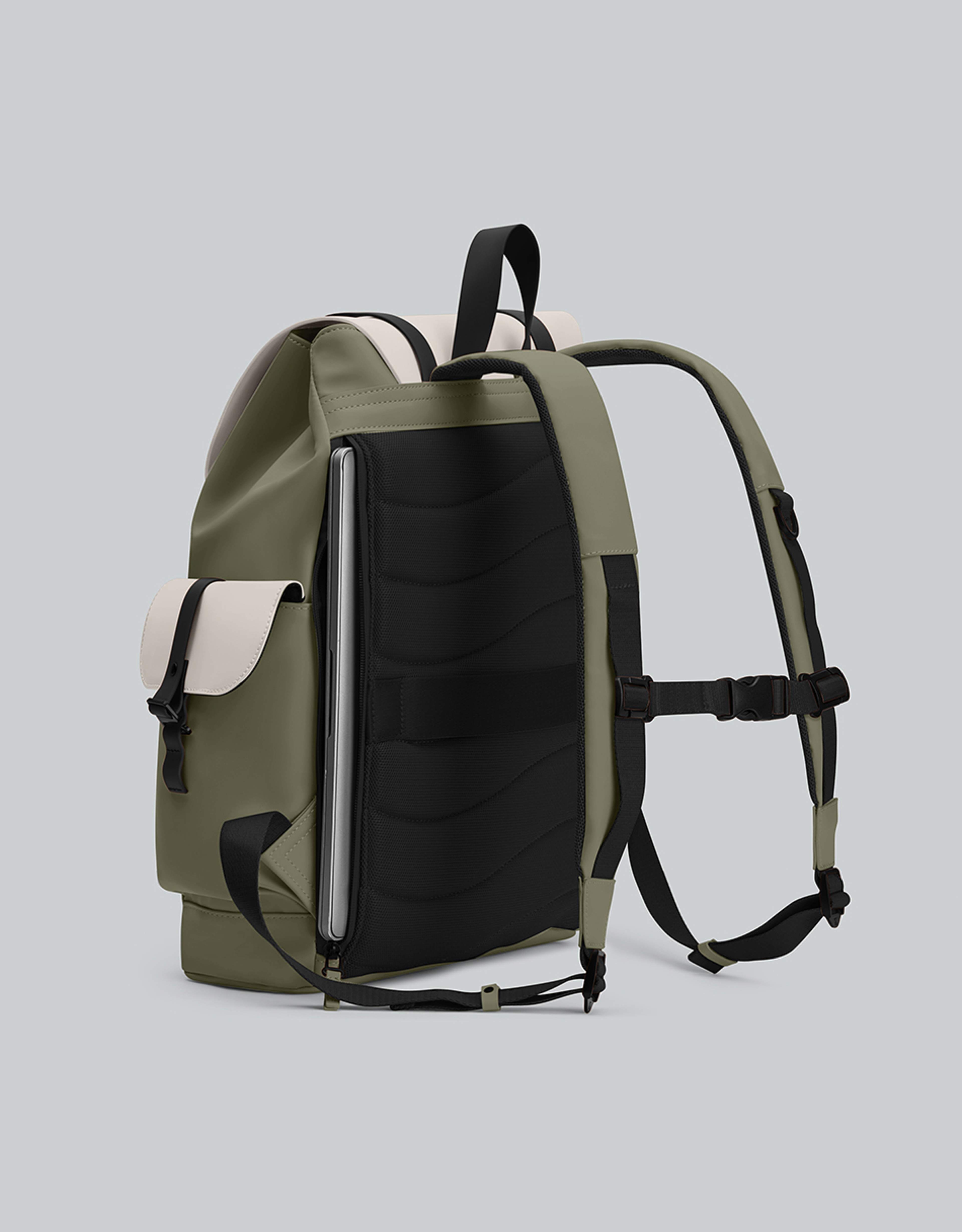 Spläsh Utility Backpack 16, från Gaston Luga, i färgen cloud cream / sage.
