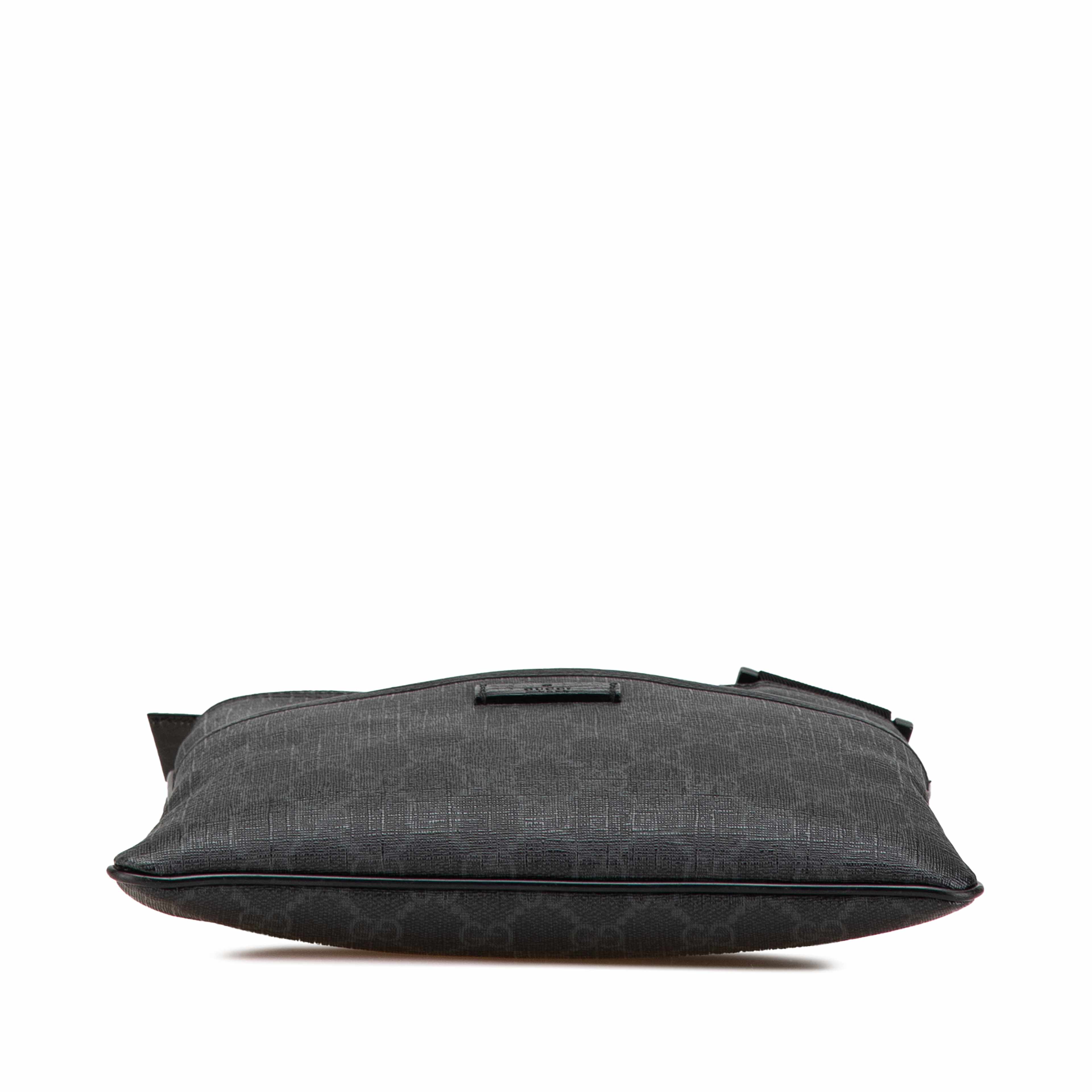 Gucci Gg Supreme Crossbody, från Luxclusif, i färgen black. Klicka för att öppna bilden i stort format