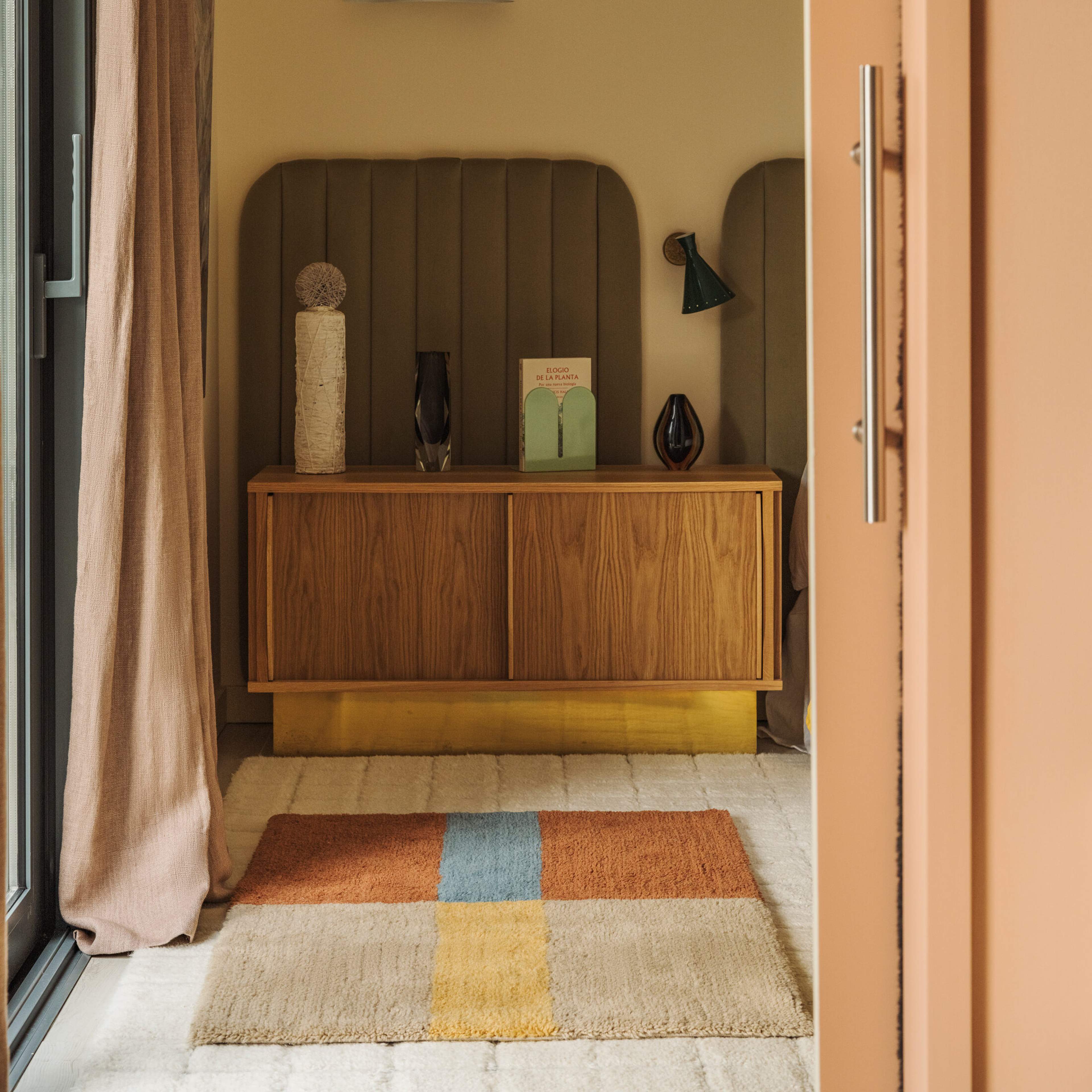 Ullmatta Chroma Kanel, från LORENA CANALS, i färgen naturlig canvas, kanel, oceanblå, karamell, sandsten. Klicka för att öppna bilden i stort format