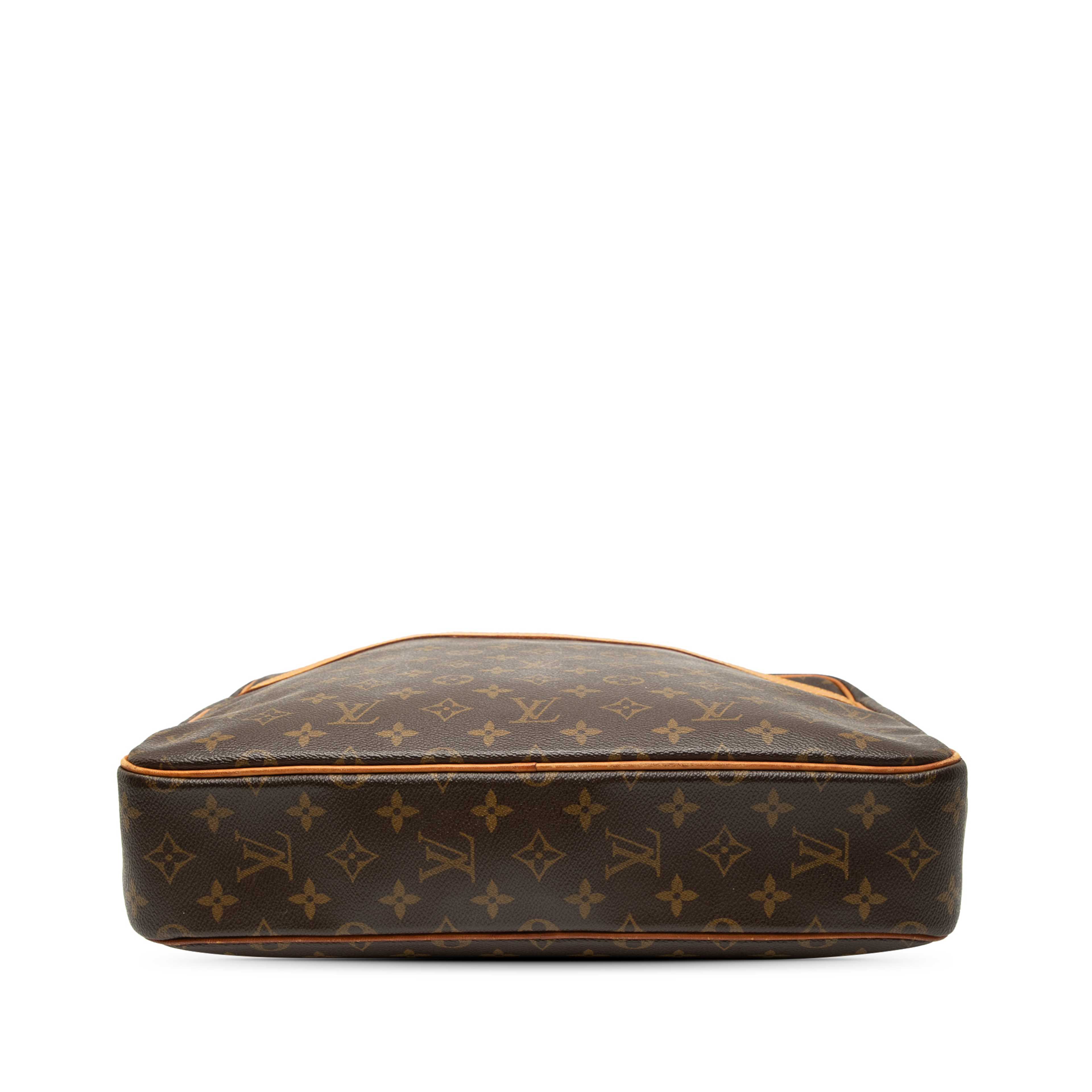 Louis Vuitton Monogram Pegase Porte Documents, från Luxclusif, i färgen brown. Klicka för att öppna bilden i stort format