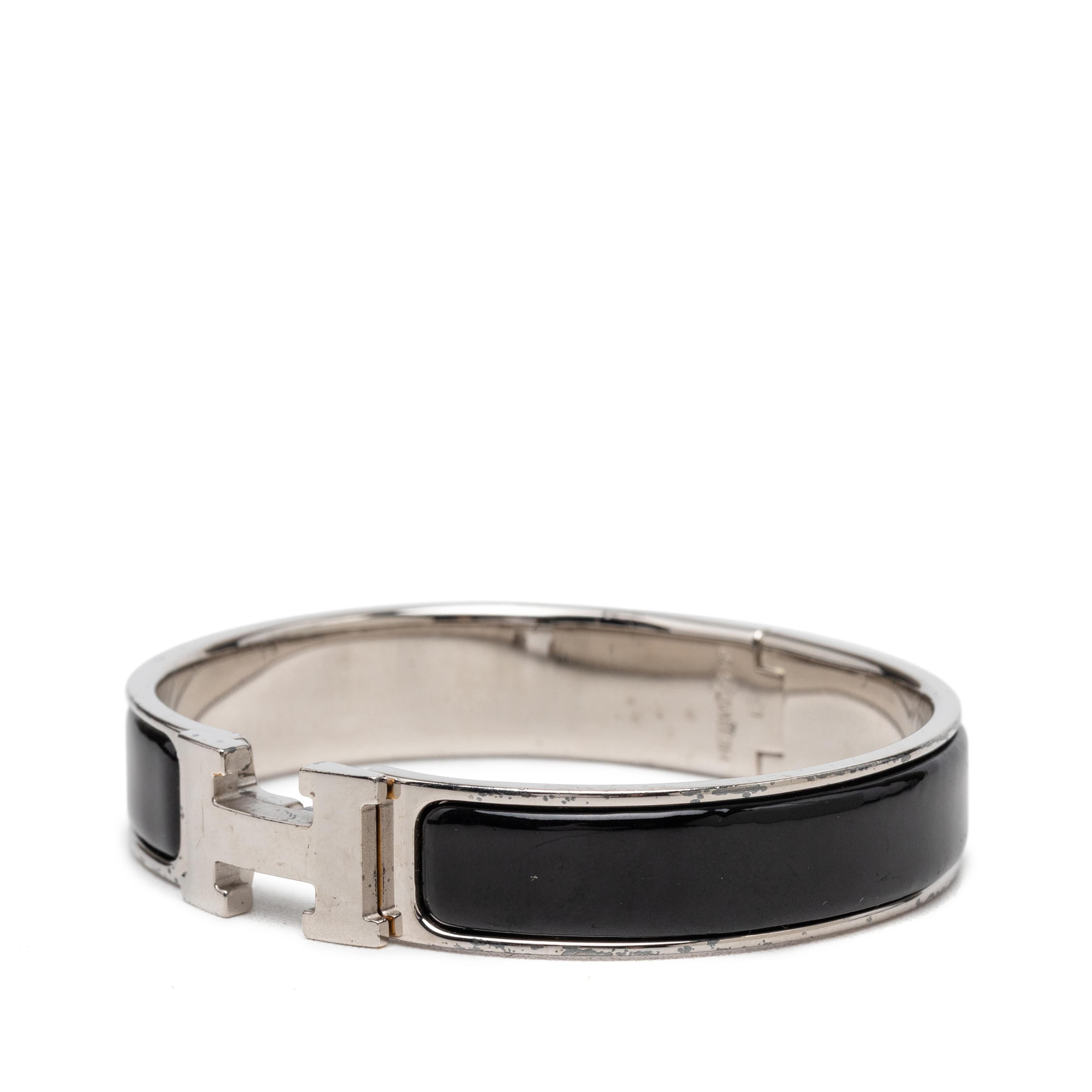 Hermès Narrow Enamel Clic H Bracelet Pm, från Luxclusif, i färgen svart. Klicka för att öppna bilden i stort format