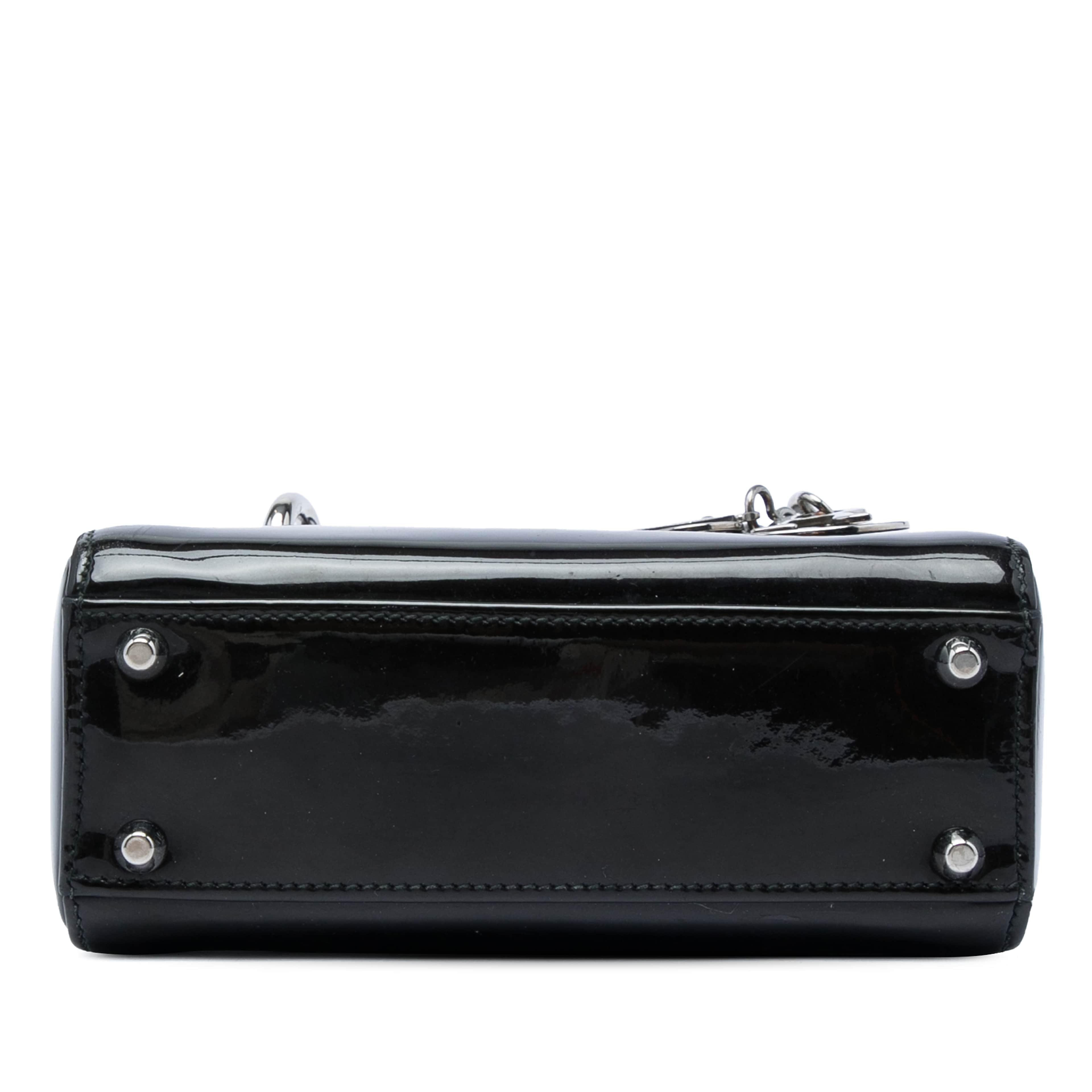 Dior Mini Patent Lady Dior, från Luxclusif, i färgen svart. Klicka för att öppna bilden i stort format