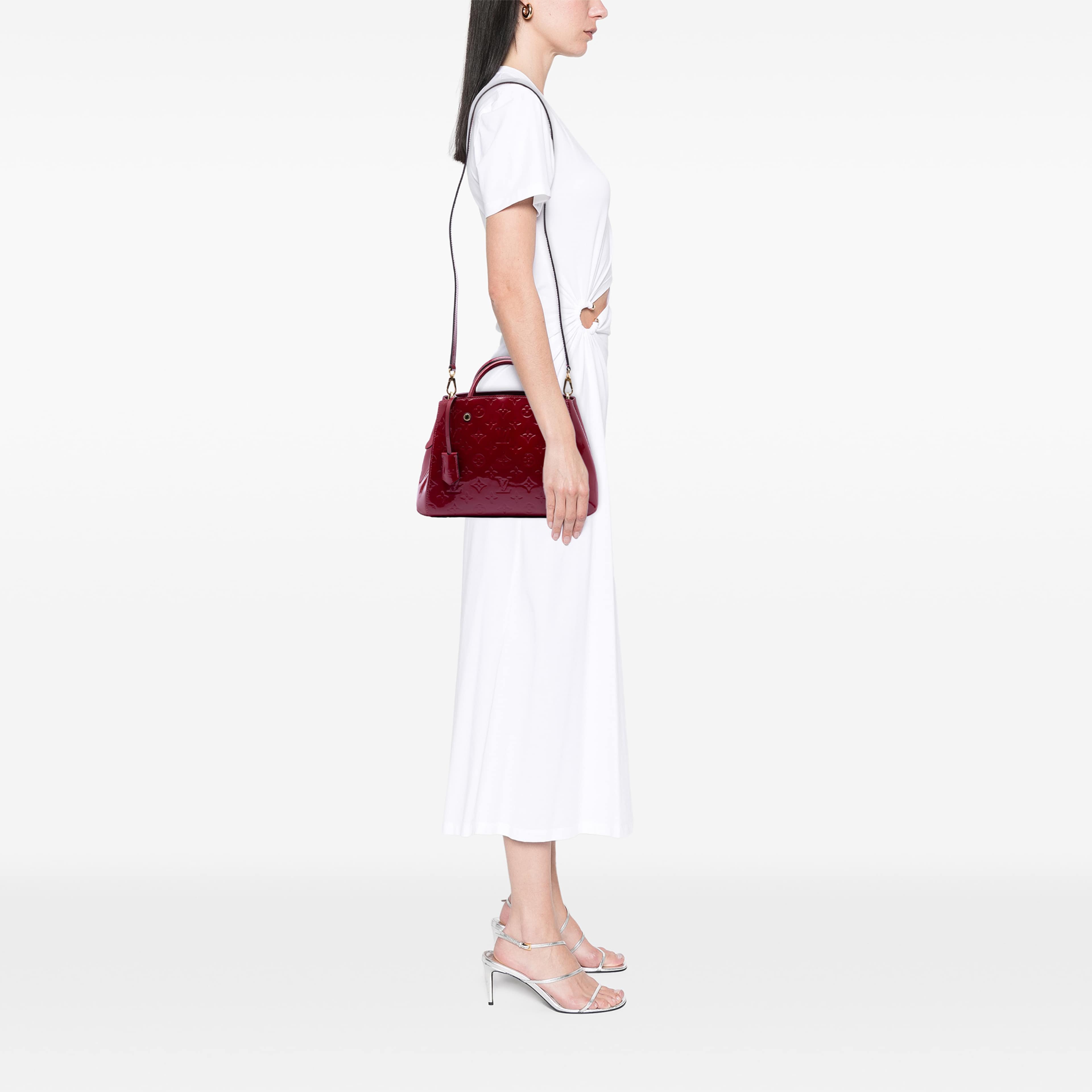 Louis Vuitton Monogram Vernis Montaigne Bb, från Luxclusif, i färgen dark pink. Klicka för att öppna bilden i stort format