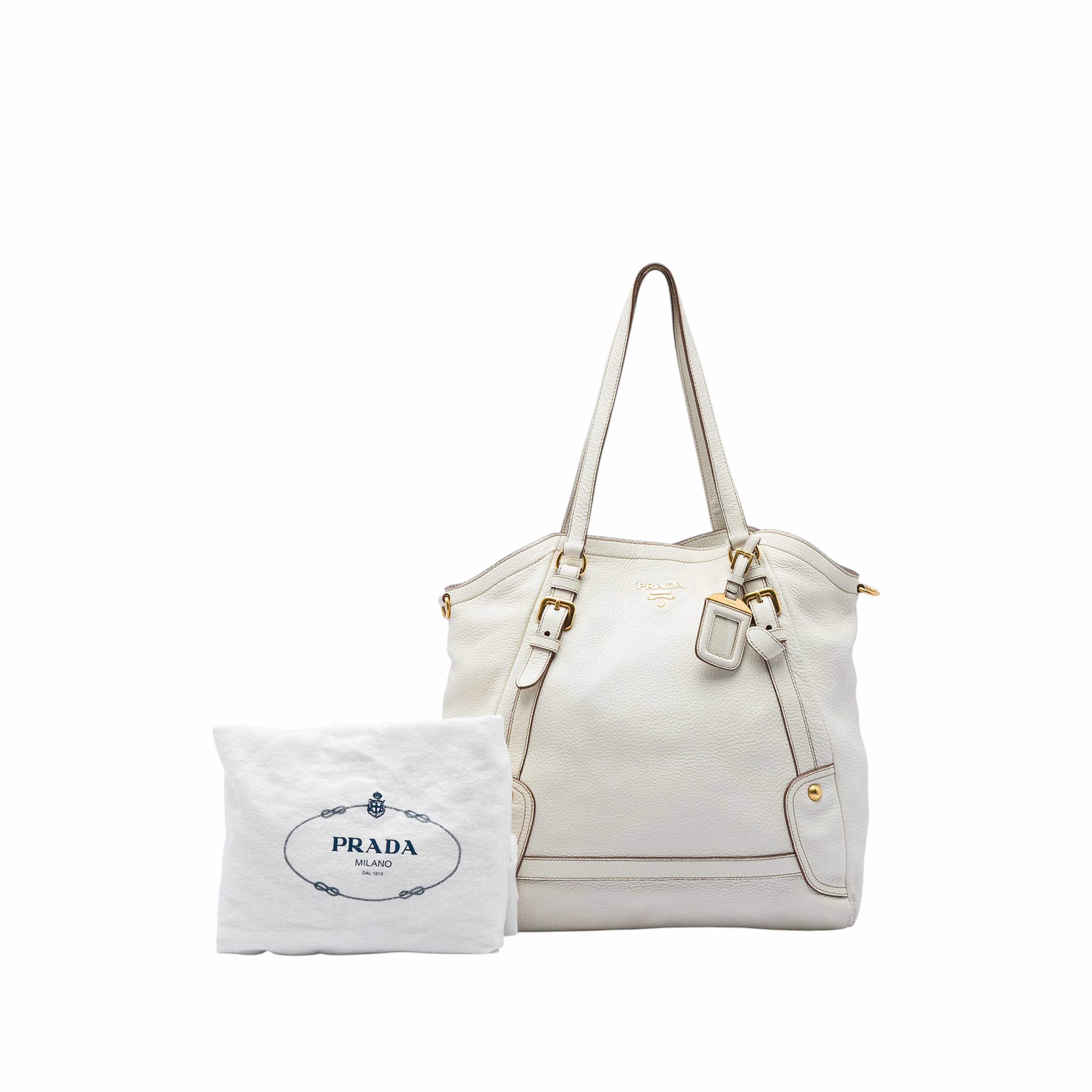 Prada Vitello Daino Convertible Tote, från Luxclusif, i färgen vit. Klicka för att öppna bilden i stort format