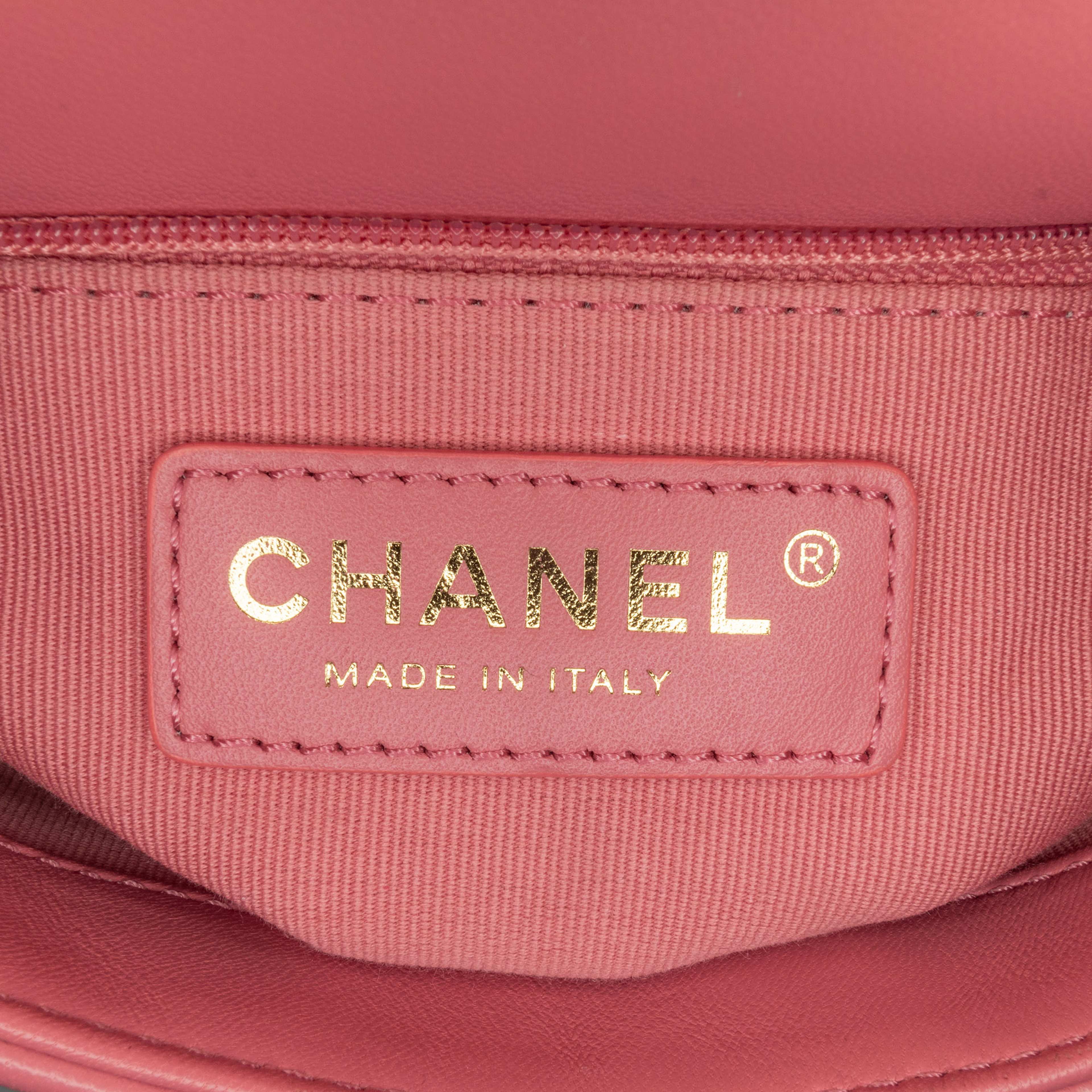 Chanel Small Quilted Lambskin Dynasty Flap, från Luxclusif, i färgen pink. Klicka för att öppna bilden i stort format