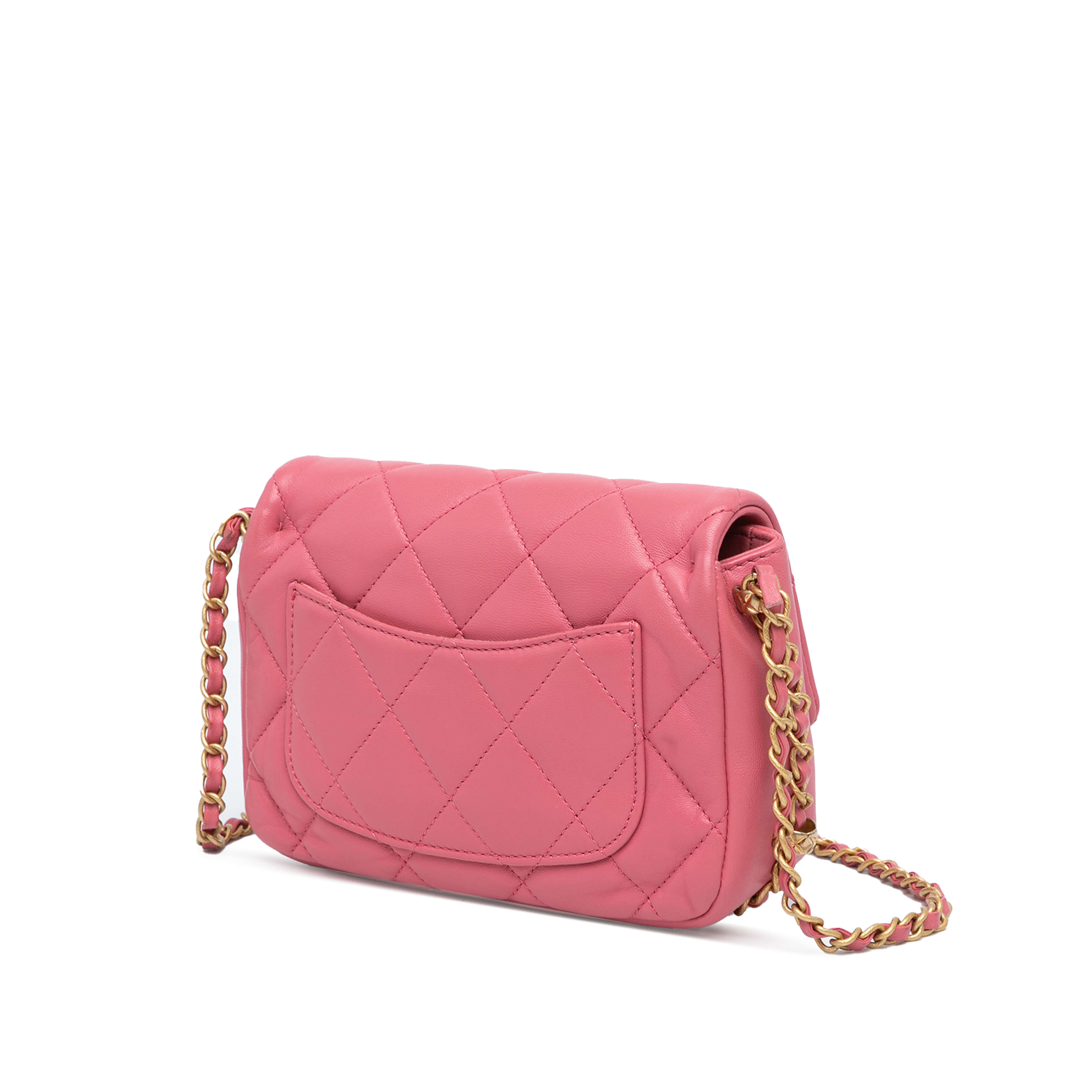Chanel Small Quilted Lambskin Dynasty Flap, från Luxclusif, i färgen pink. Klicka för att öppna bilden i stort format