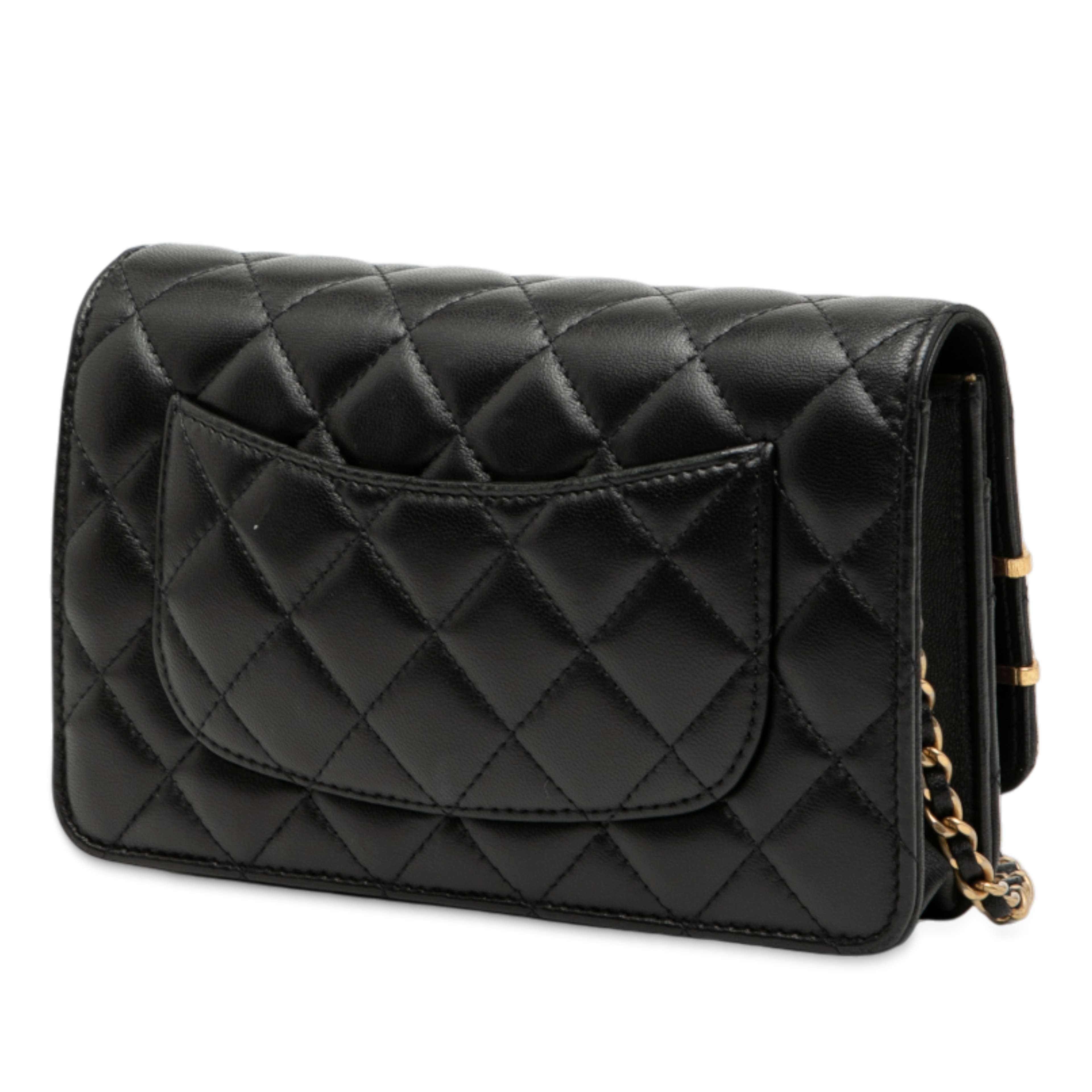 Chanel Cc Quilted Lambskin Coco Clips Wallet On Chain, från Luxclusif, i färgen black. Klicka för att öppna bilden i stort format