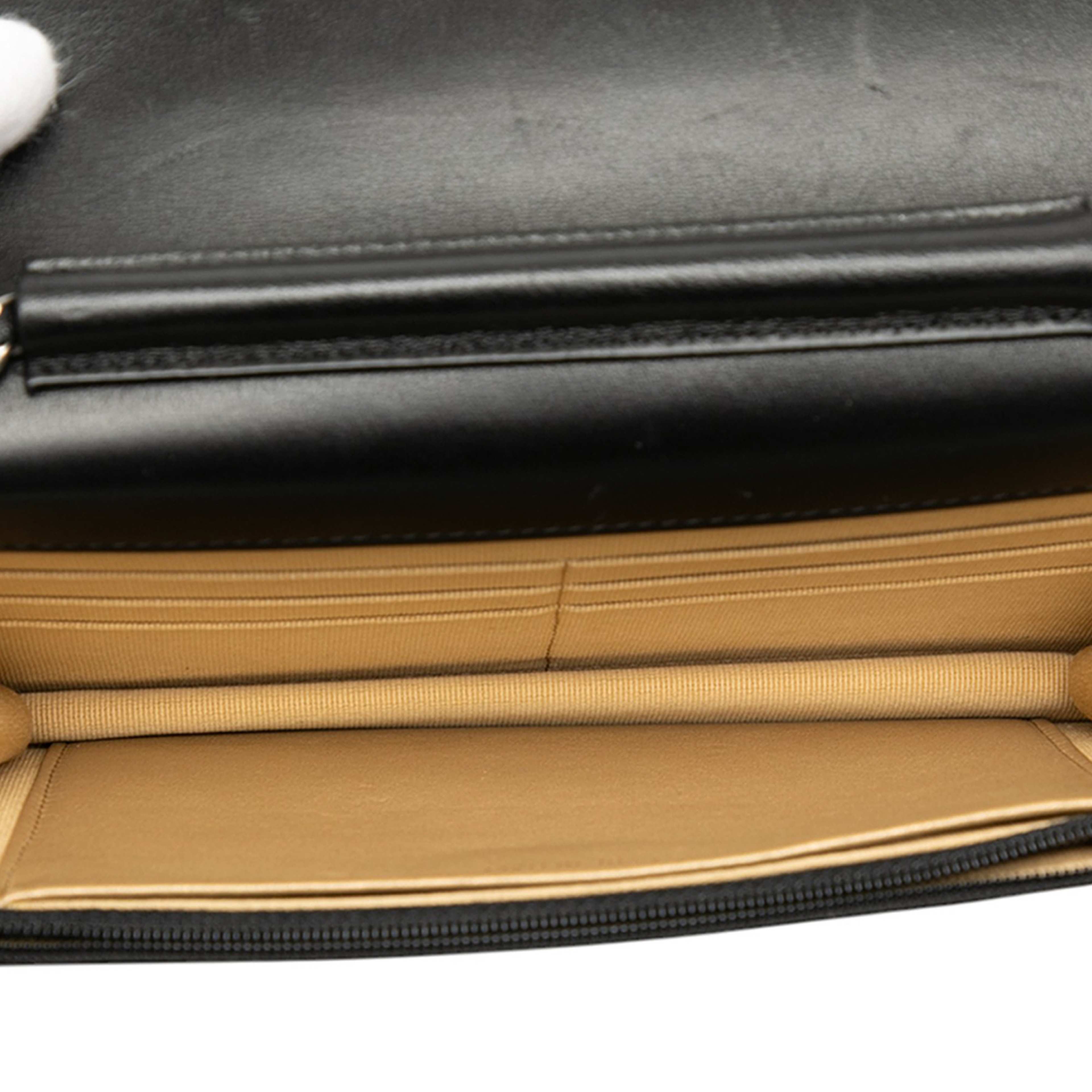 Chanel Cc Quilted Lambskin Coco Clips Wallet On Chain, från Luxclusif, i färgen black. Klicka för att öppna bilden i stort format