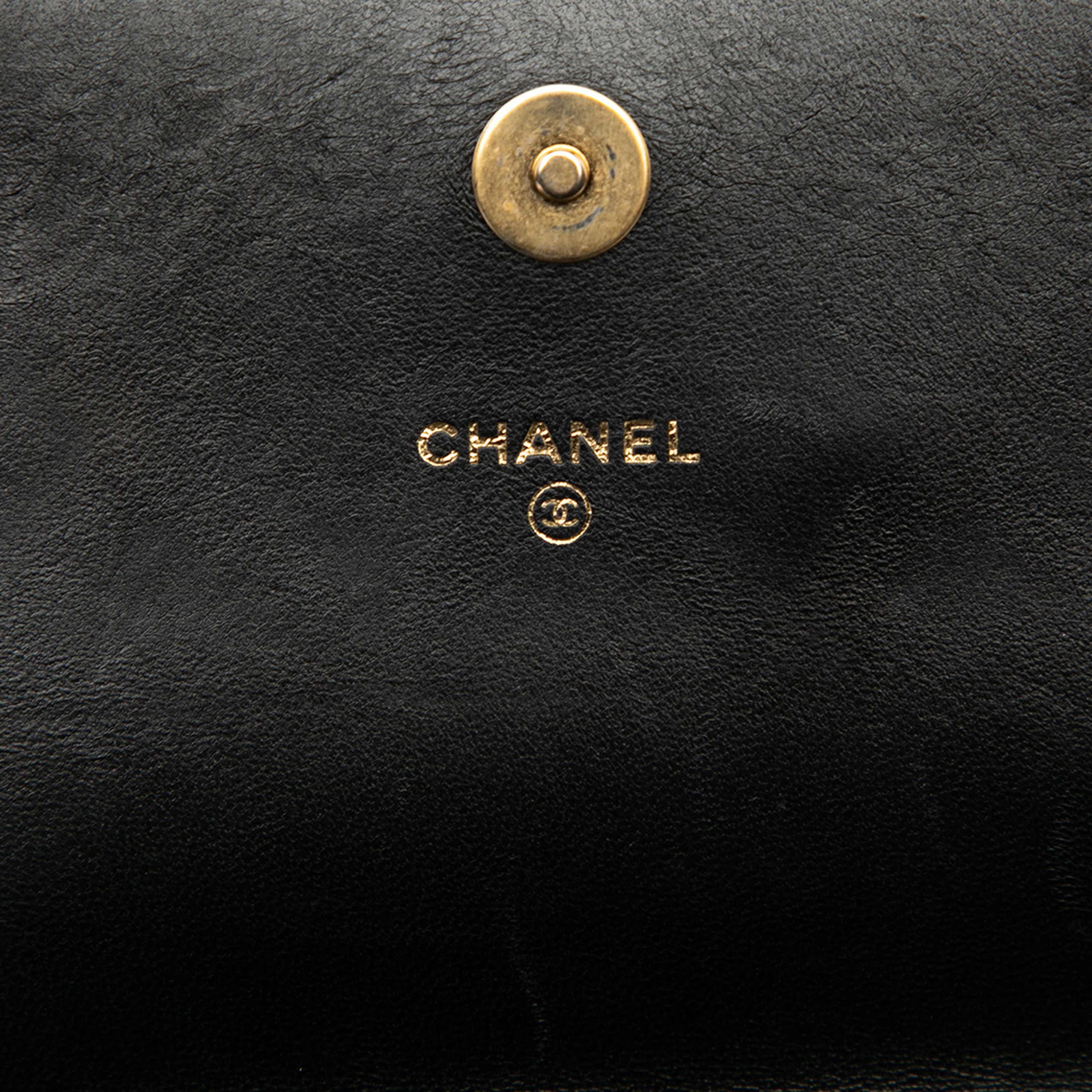 Chanel Cc Quilted Lambskin Coco Clips Wallet On Chain, från Luxclusif, i färgen black. Klicka för att öppna bilden i stort format