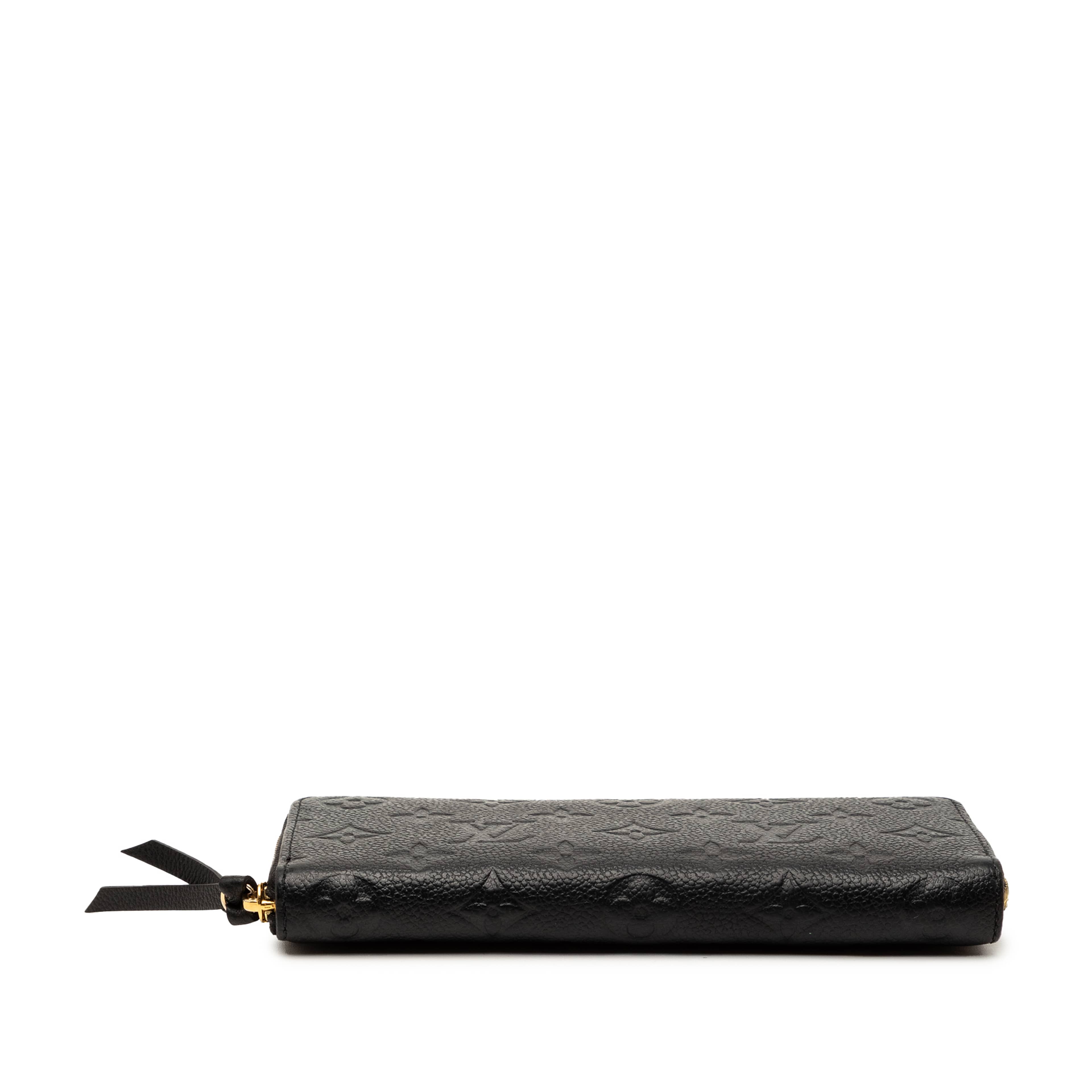 Louis Vuitton Monogram Empreinte Clemence Wallet, från Luxclusif, i färgen black. Klicka för att öppna bilden i stort format