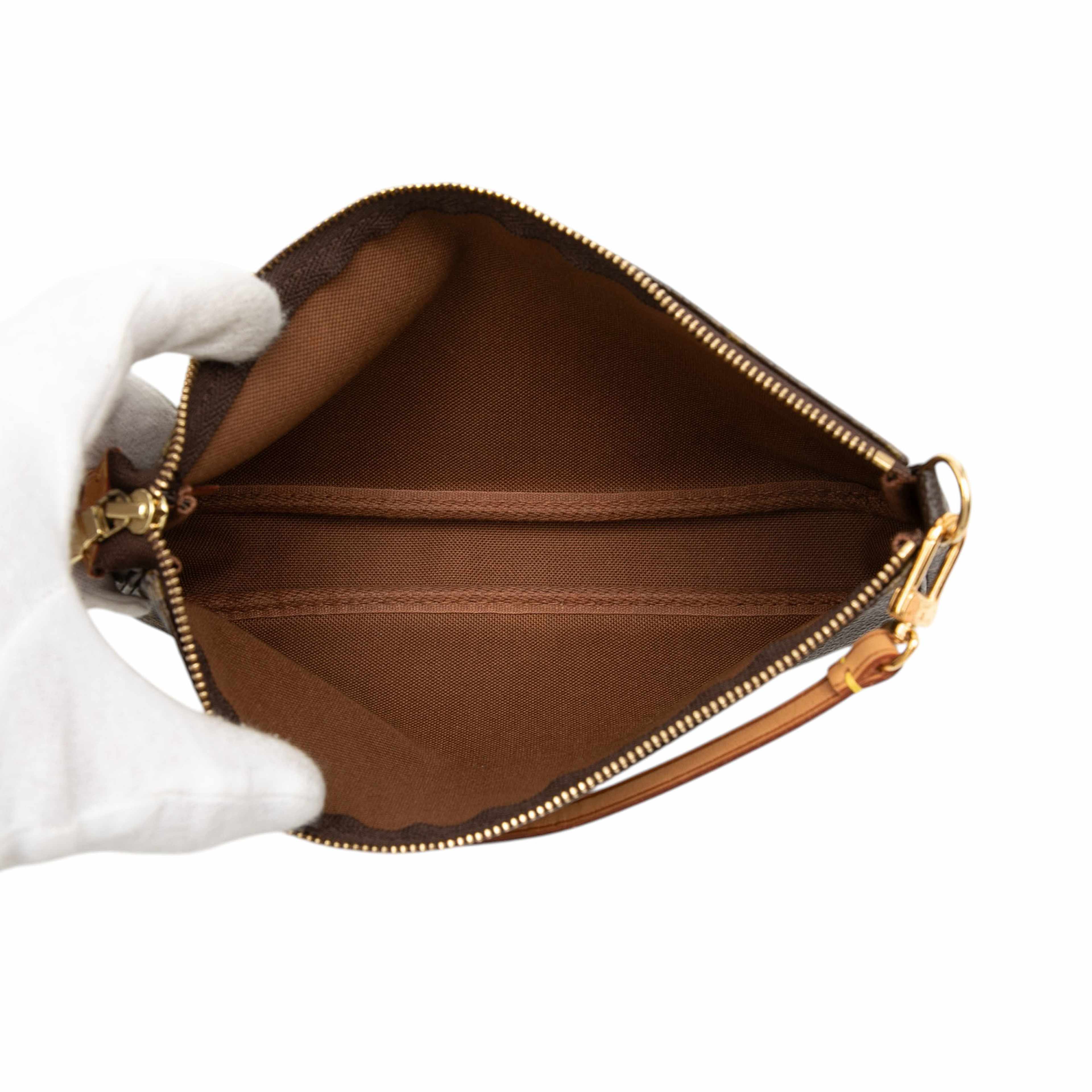 Louis Vuitton Monogram Pochette Accessoires, från Luxclusif, i färgen brown. Klicka för att öppna bilden i stort format