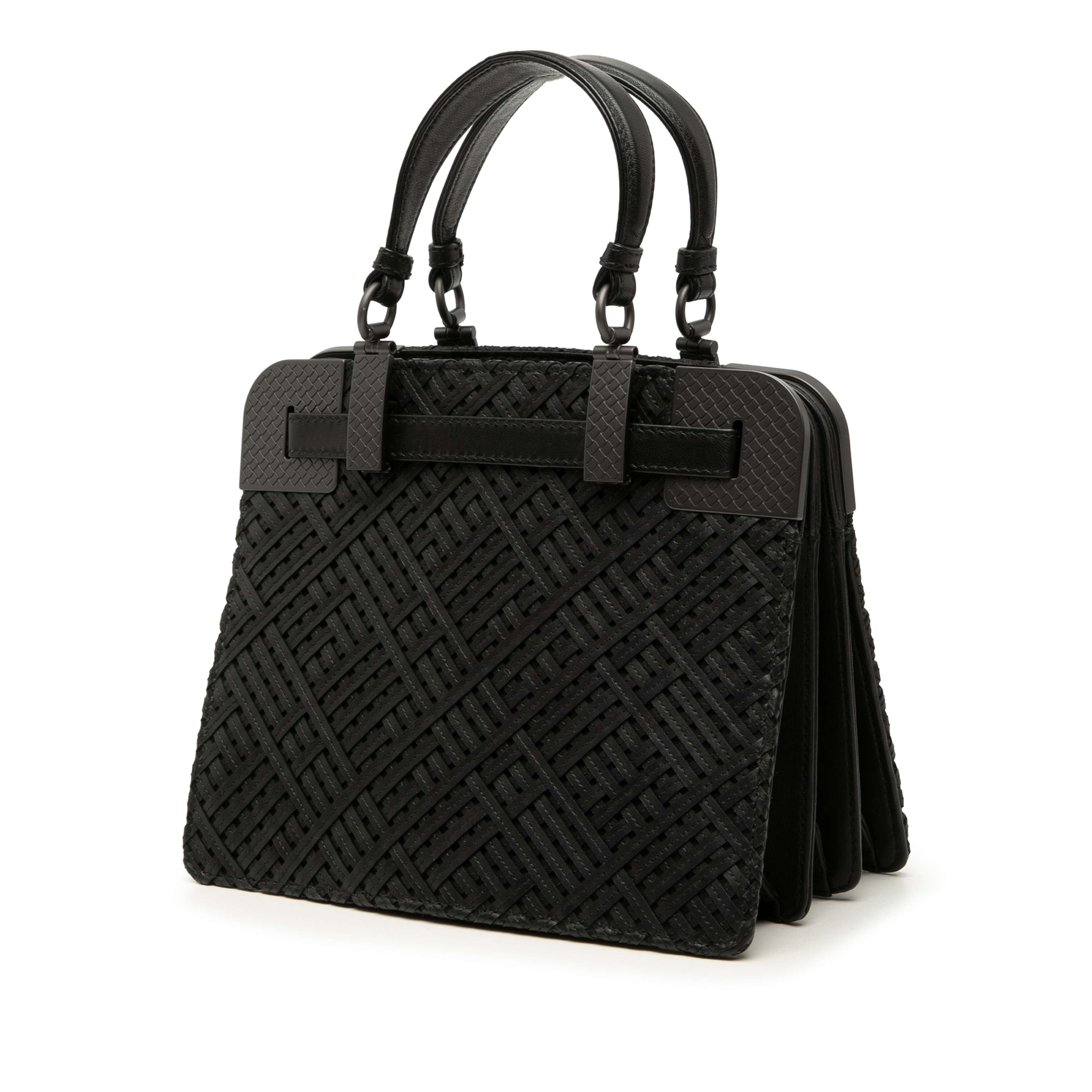 Bottega Veneta Nappa Intrecciato Handbag, från Luxclusif, i färgen svart. Klicka för att öppna bilden i stort format