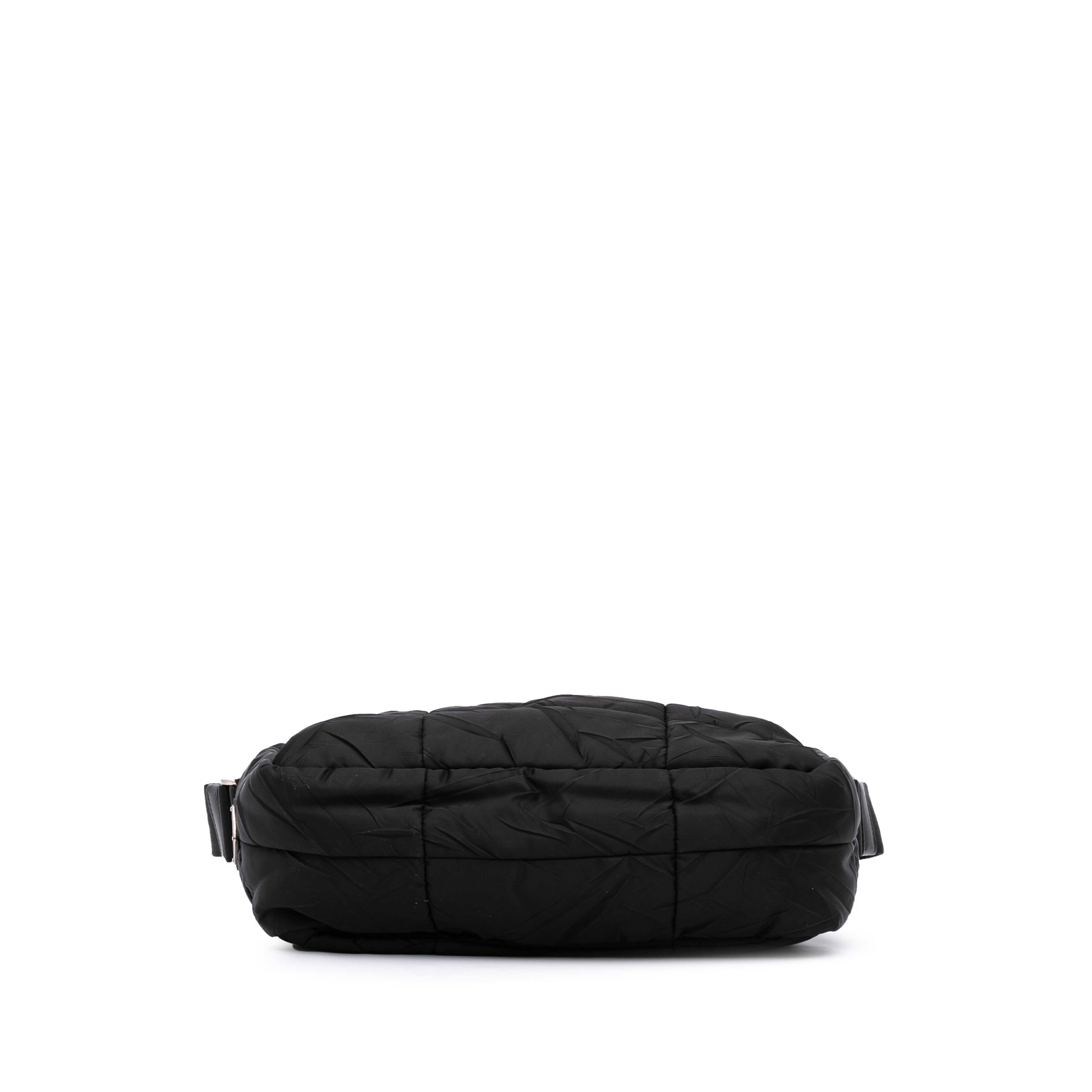 Prada Quilted Tessuto Messenger Bag, från Luxclusif, i färgen black. Klicka för att öppna bilden i stort format