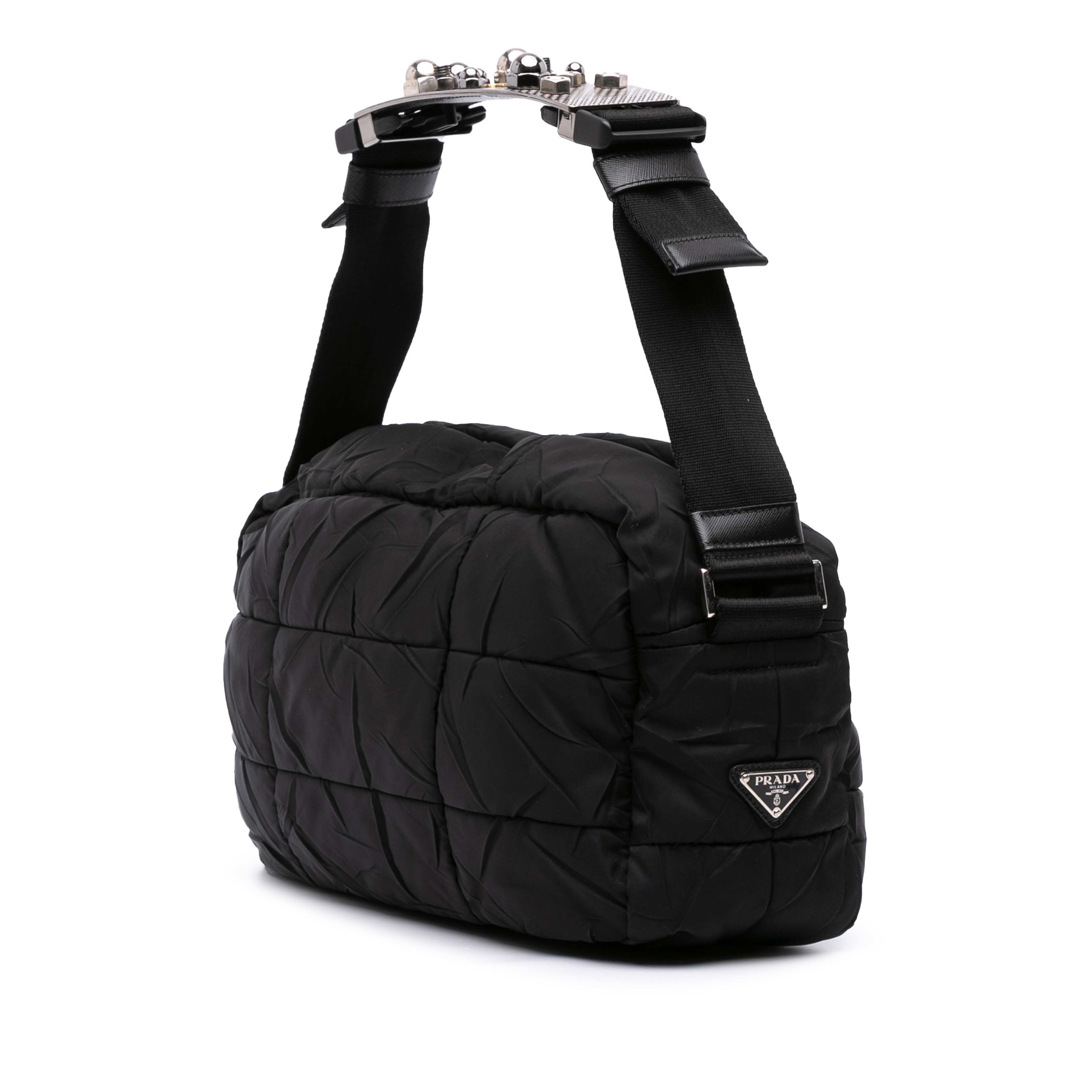 Prada Quilted Tessuto Messenger Bag, från Luxclusif, i färgen black. Klicka för att öppna bilden i stort format