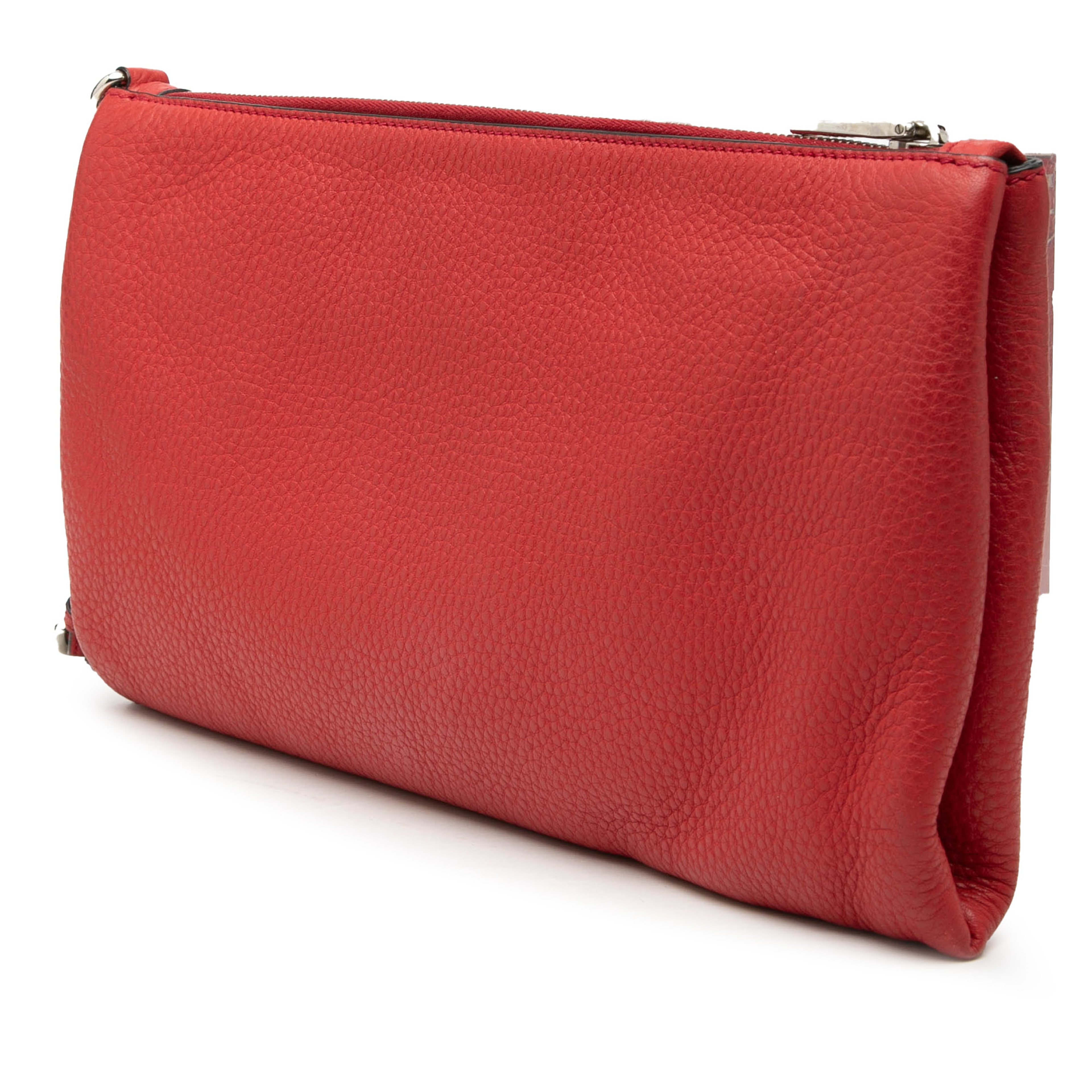 Prada Vitello Daino Clutch, från Luxclusif, i färgen red. Klicka för att öppna bilden i stort format