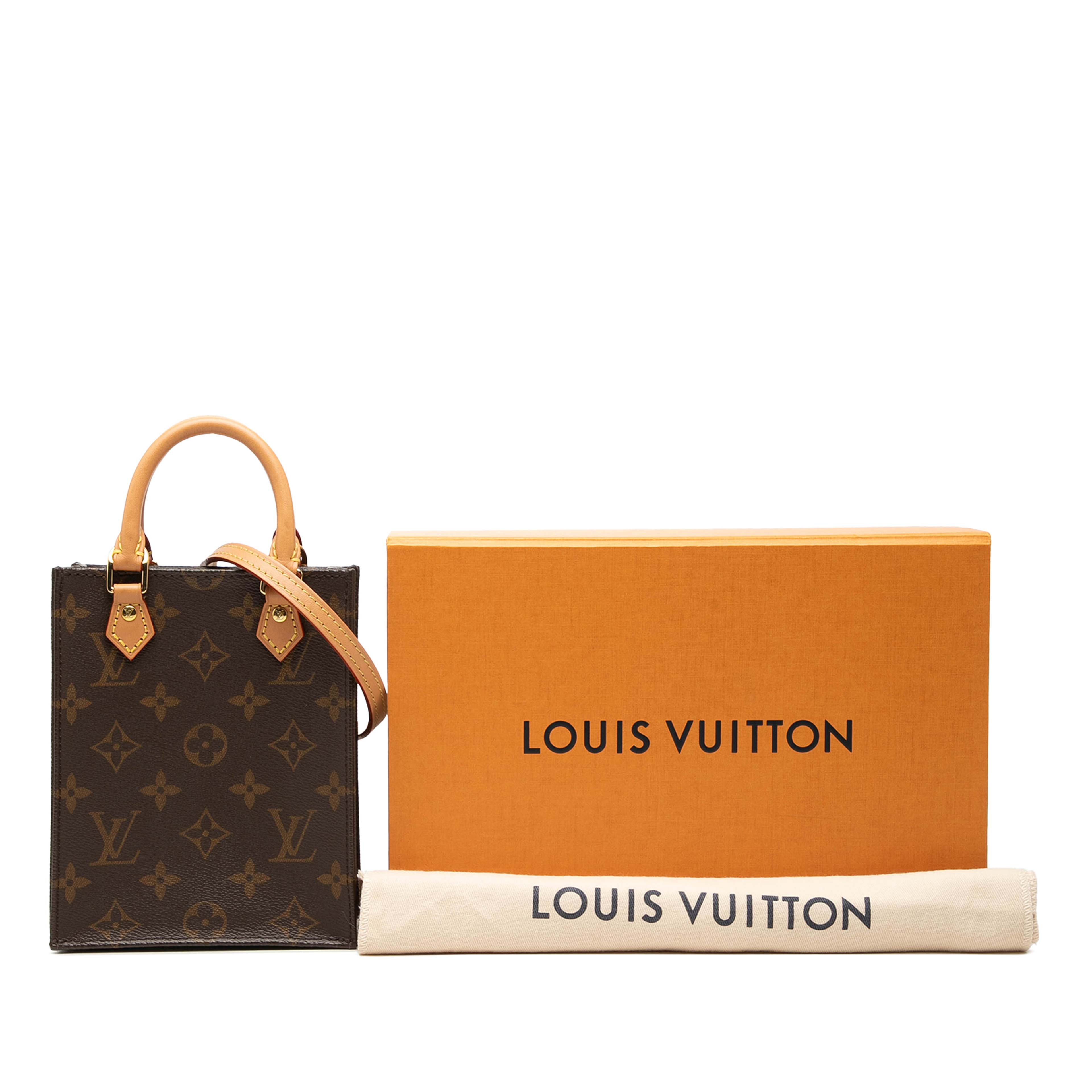 Louis Vuitton Monogram Petit Sac Plat, från Luxclusif, i färgen brun. Klicka för att öppna bilden i stort format