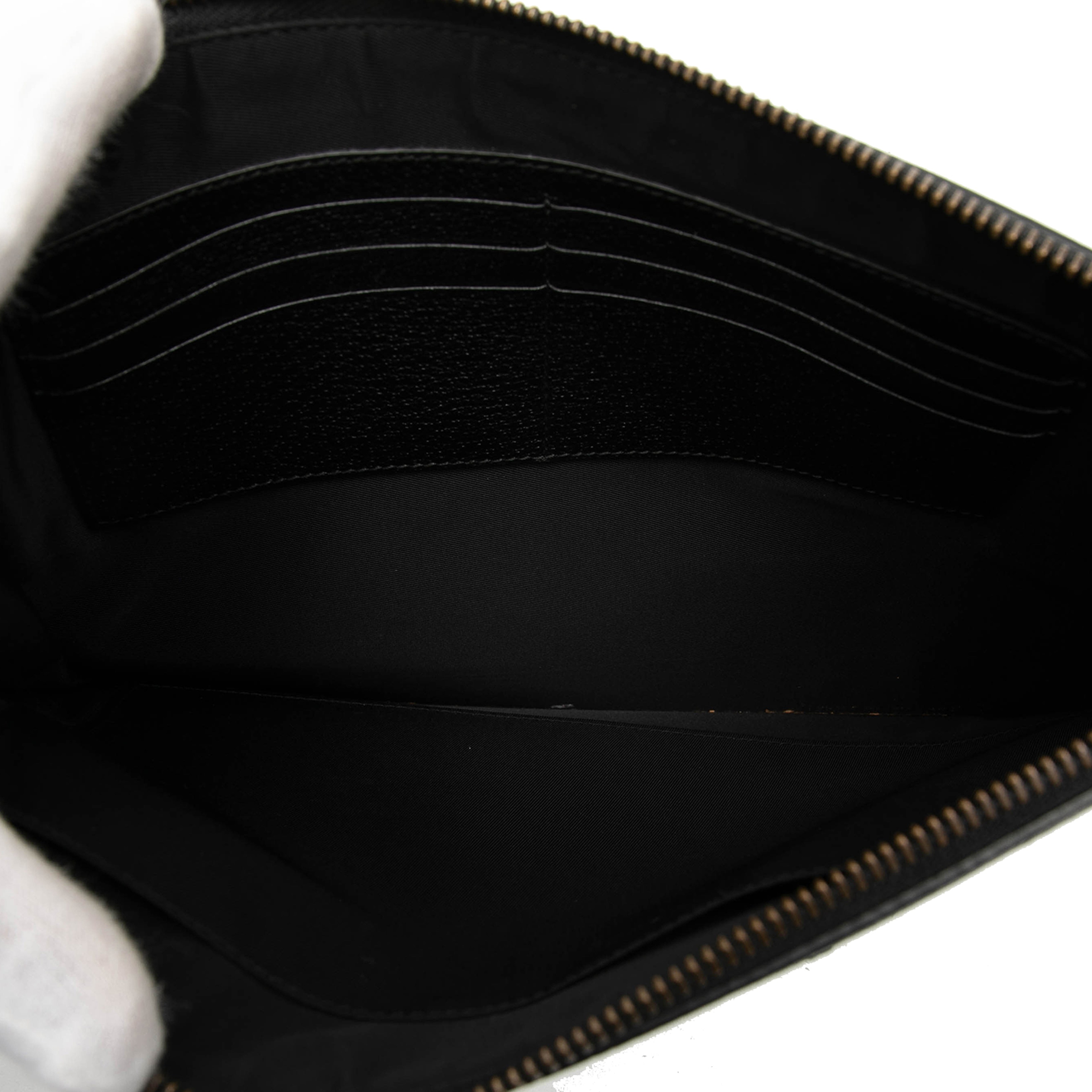 Gucci Leather Web Agora Clutch, från Luxclusif, i färgen black. Klicka för att öppna bilden i stort format