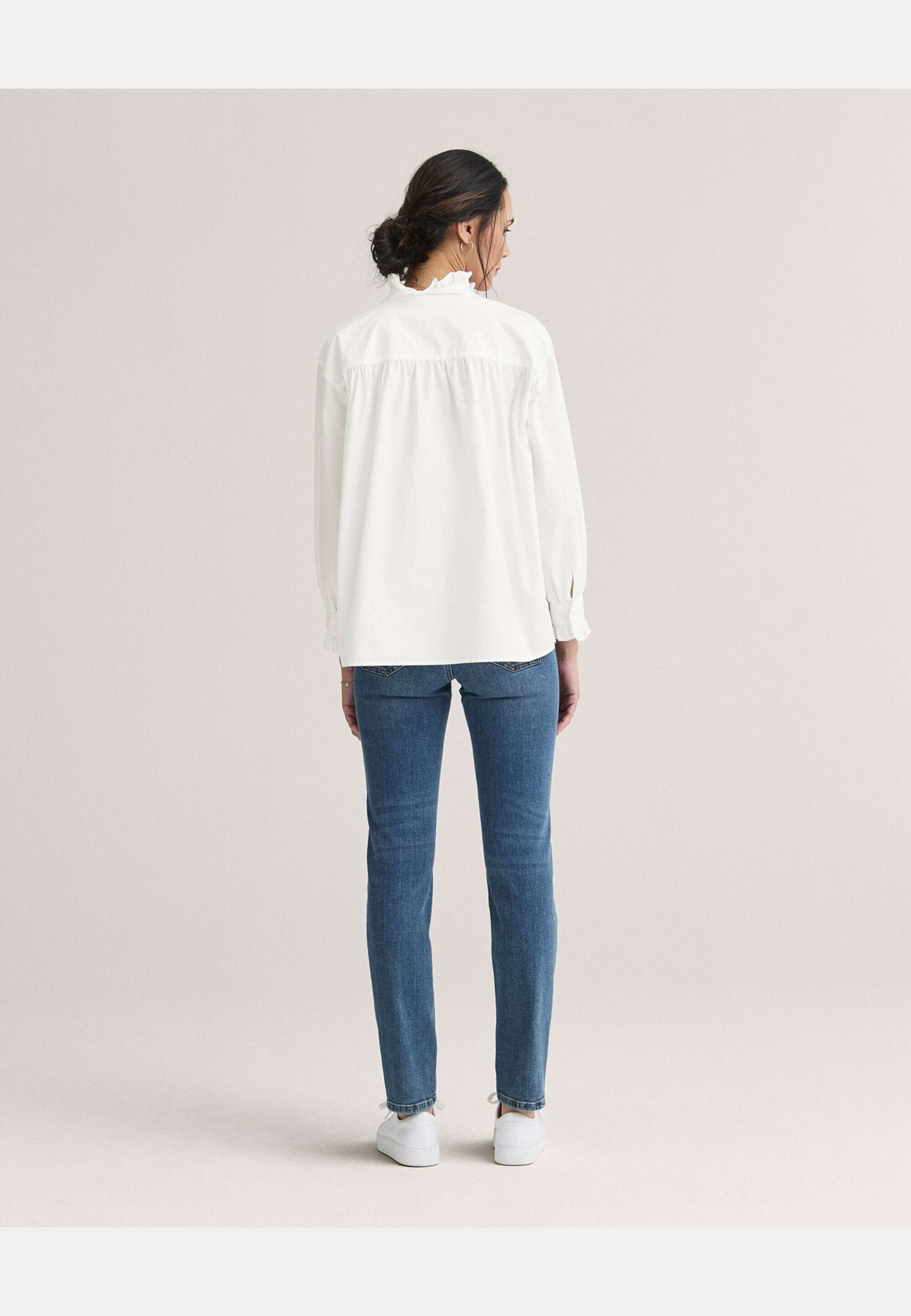 Blus Margaux, från Newhouse, i färgen vit. Klicka för att öppna bilden i stort format