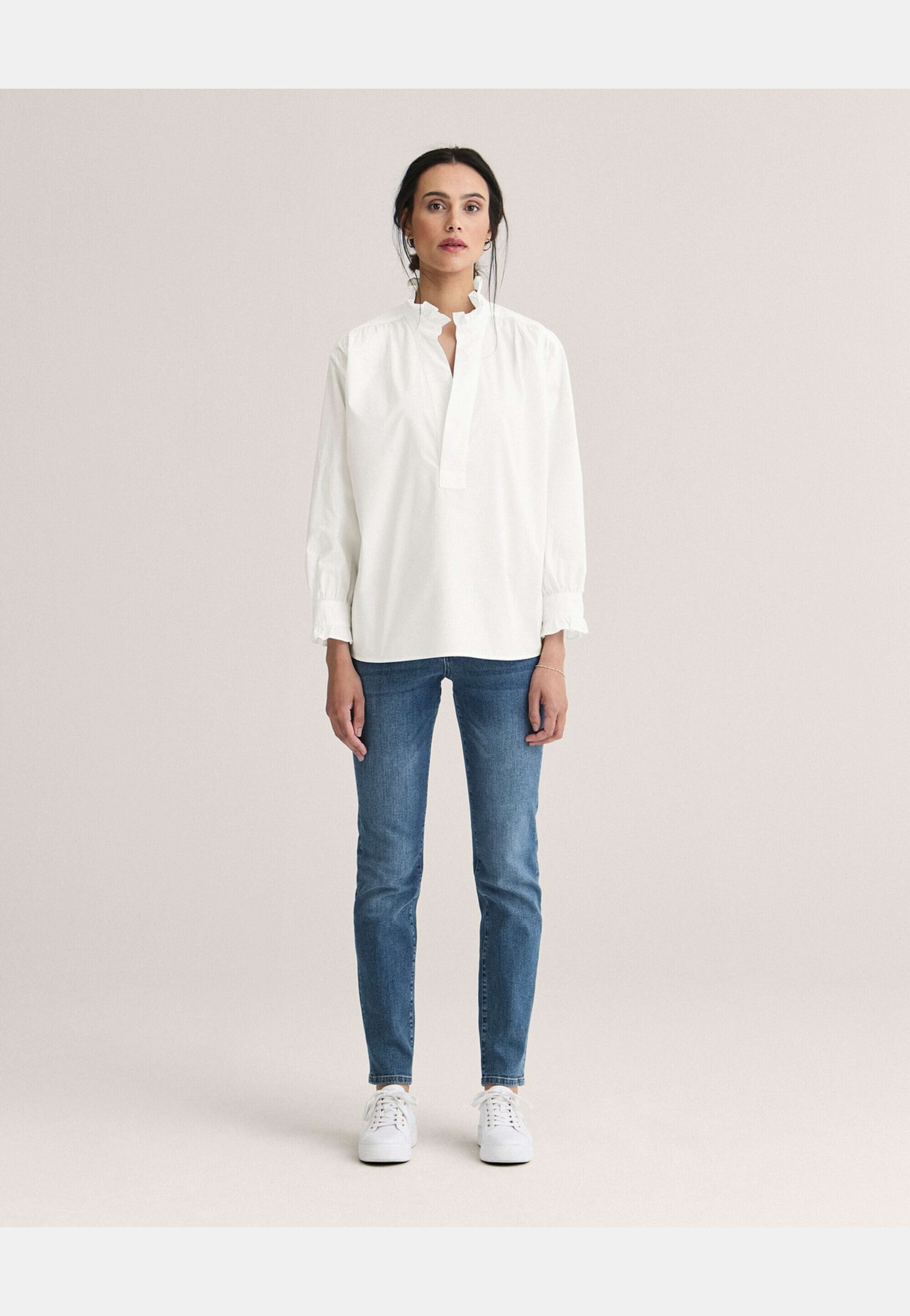 Blus Margaux, från Newhouse, i färgen vit. Klicka för att öppna bilden i stort format