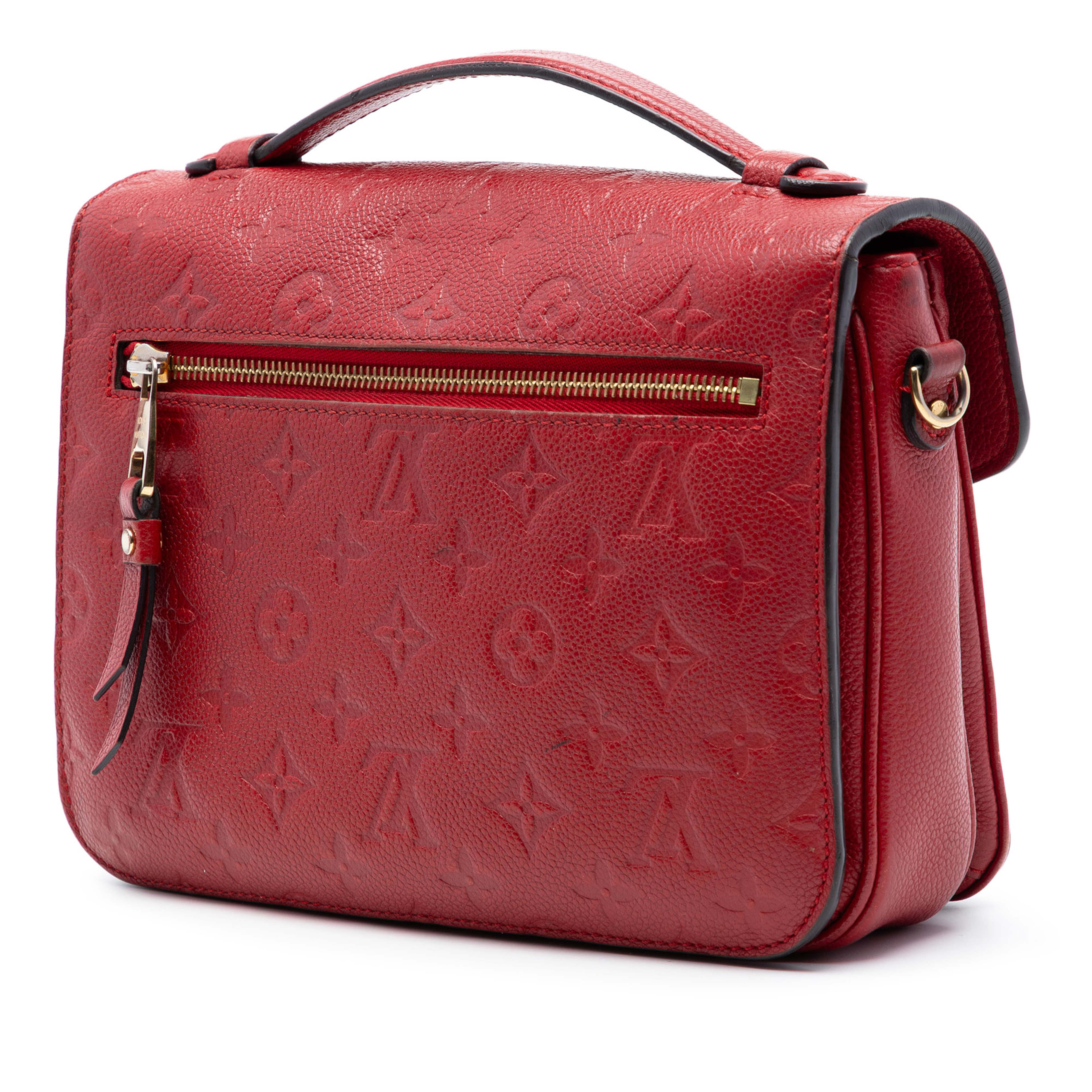 Louis Vuitton Monogram Empreinte Pochette Metis, från Luxclusif, i färgen red. Klicka för att öppna bilden i stort format