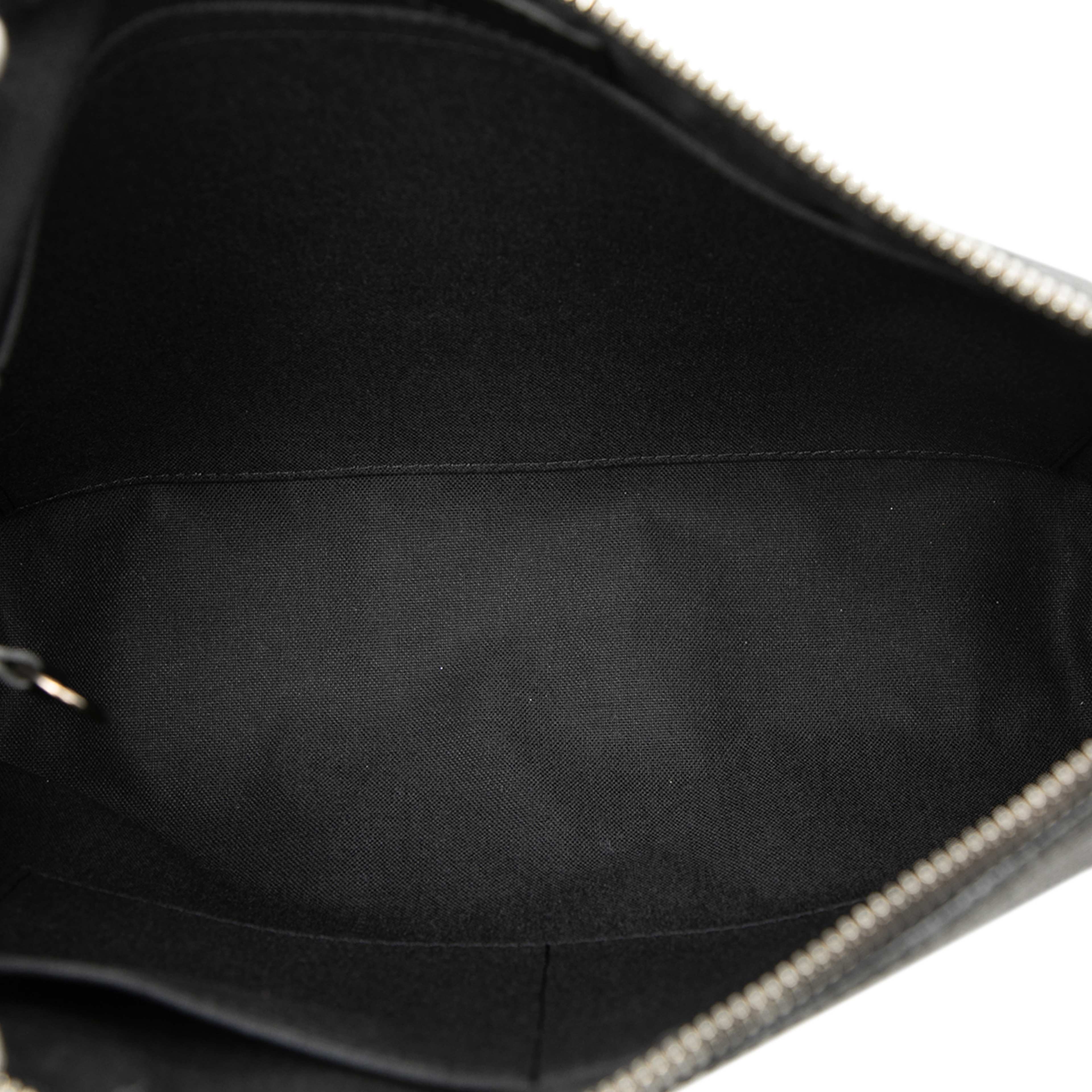 Louis Vuitton Damier Graphite Mick Pm, från Luxclusif, i färgen black. Klicka för att öppna bilden i stort format