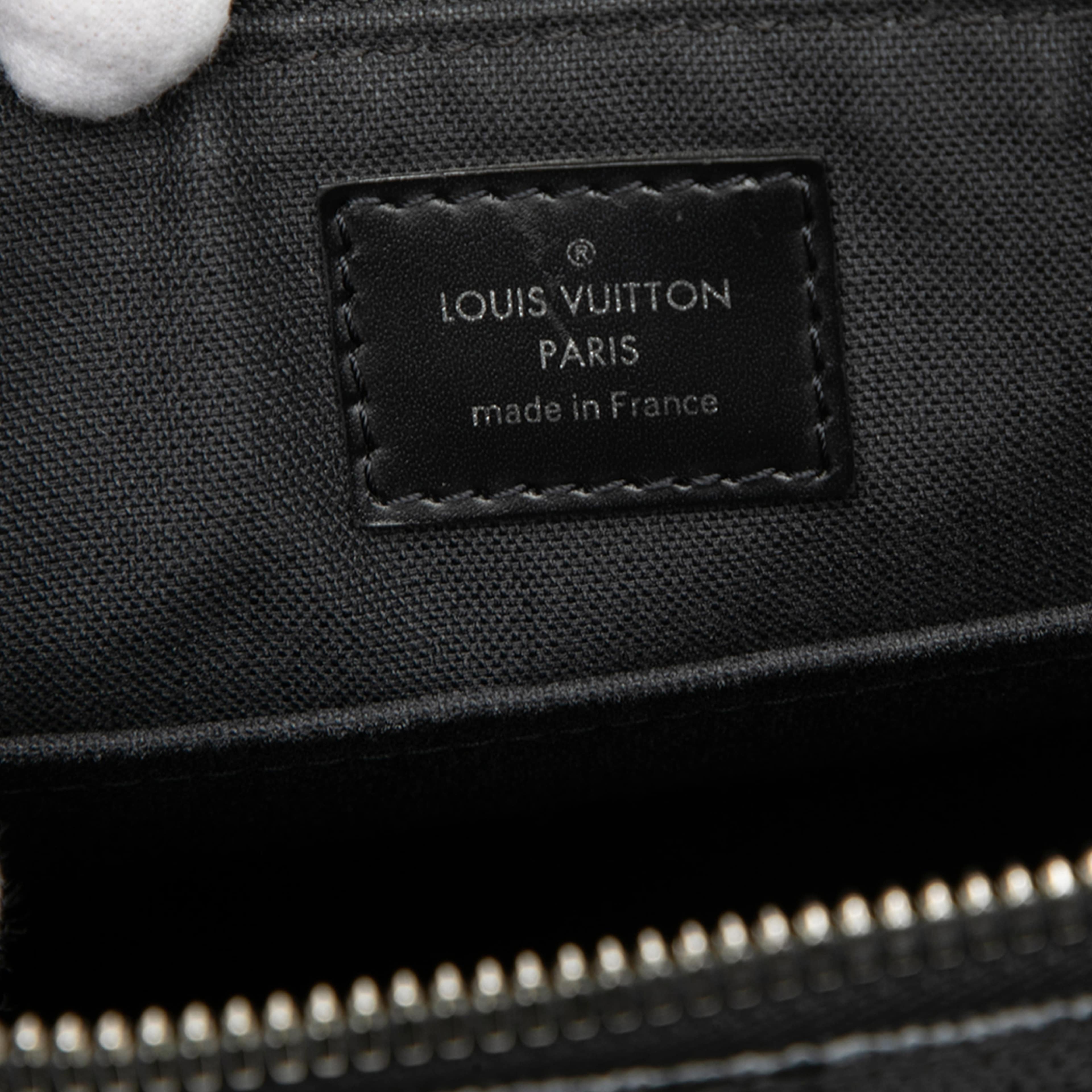 Louis Vuitton Damier Graphite Mick Pm, från Luxclusif, i färgen black. Klicka för att öppna bilden i stort format