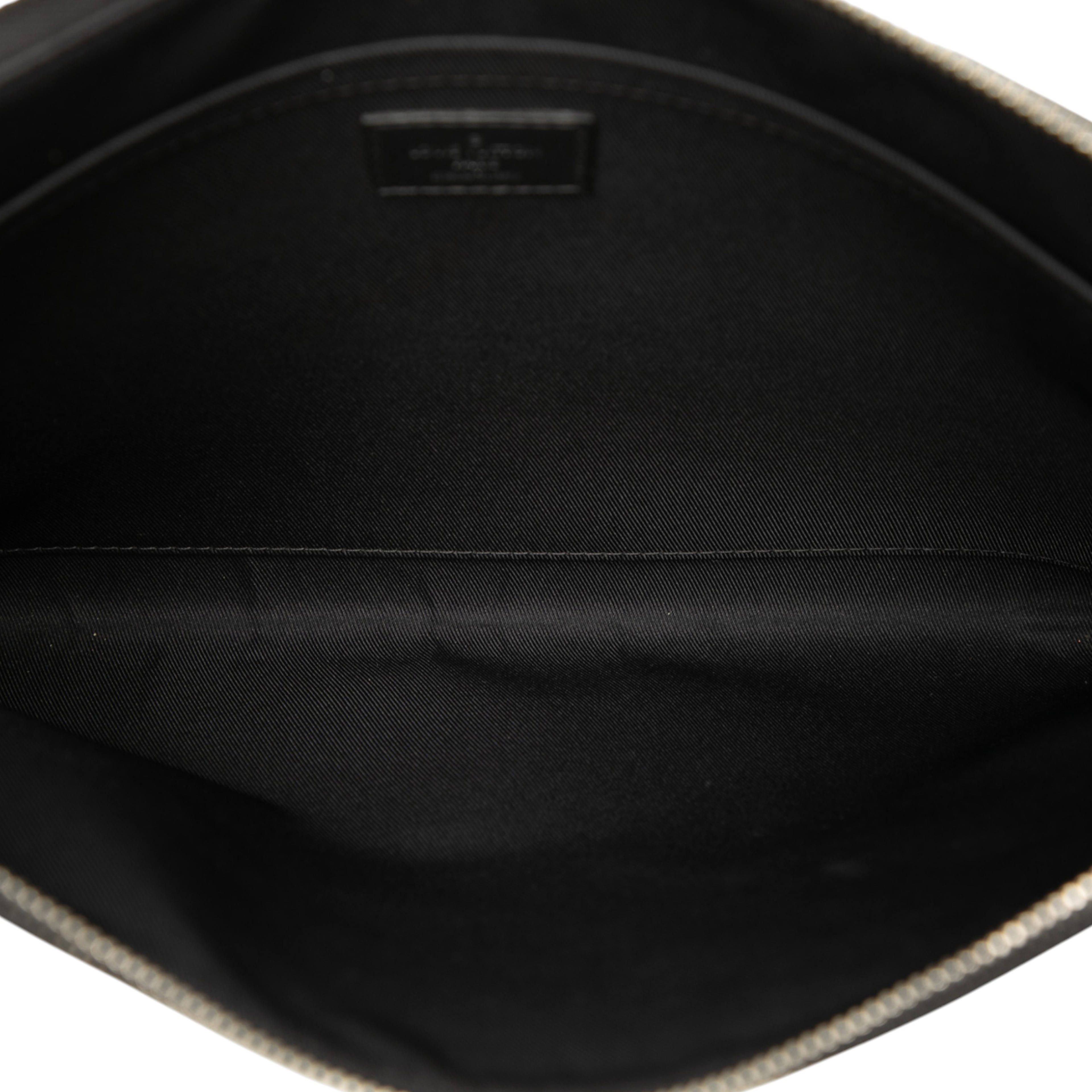 Louis Vuitton Damier Graphite Pochette Jour Gm, från Luxclusif, i färgen black. Klicka för att öppna bilden i stort format