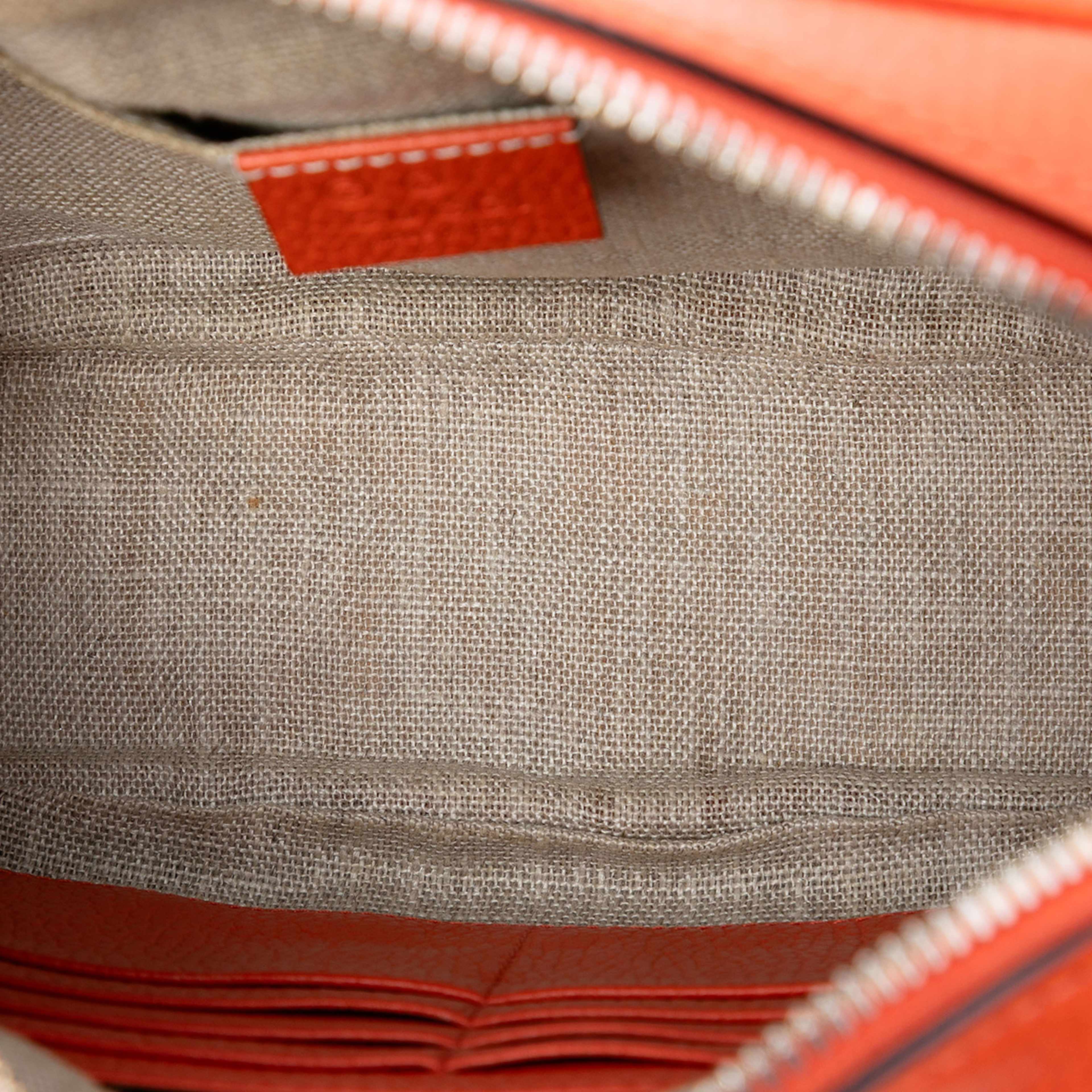 Gucci Gg Canvas Bree Crossbody, från Luxclusif, i färgen beige. Klicka för att öppna bilden i stort format