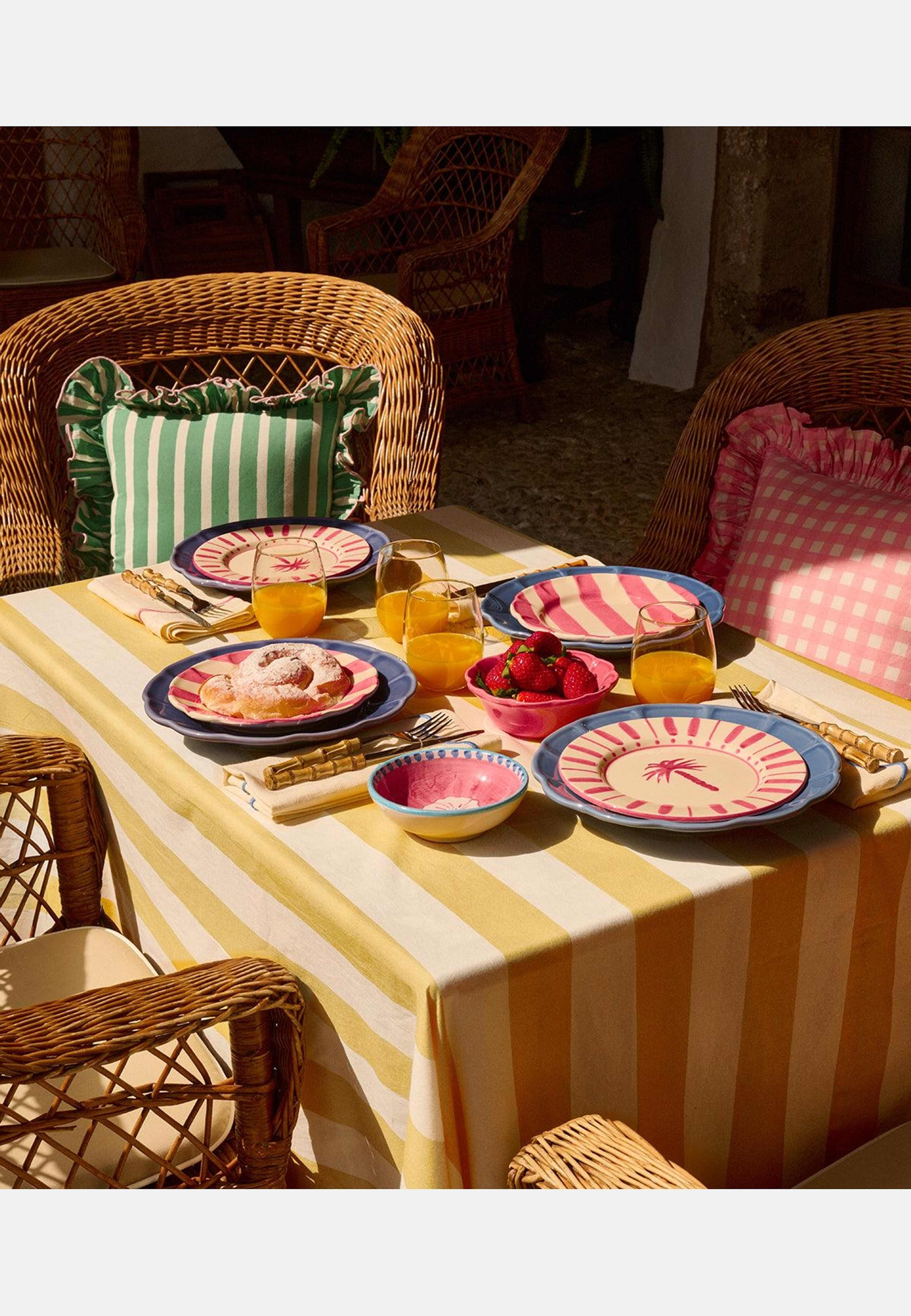 Breton Bordsduk - 150x350 Cm, från Pick A Poppy, i färgen yellow. Klicka för att öppna bilden i stort format