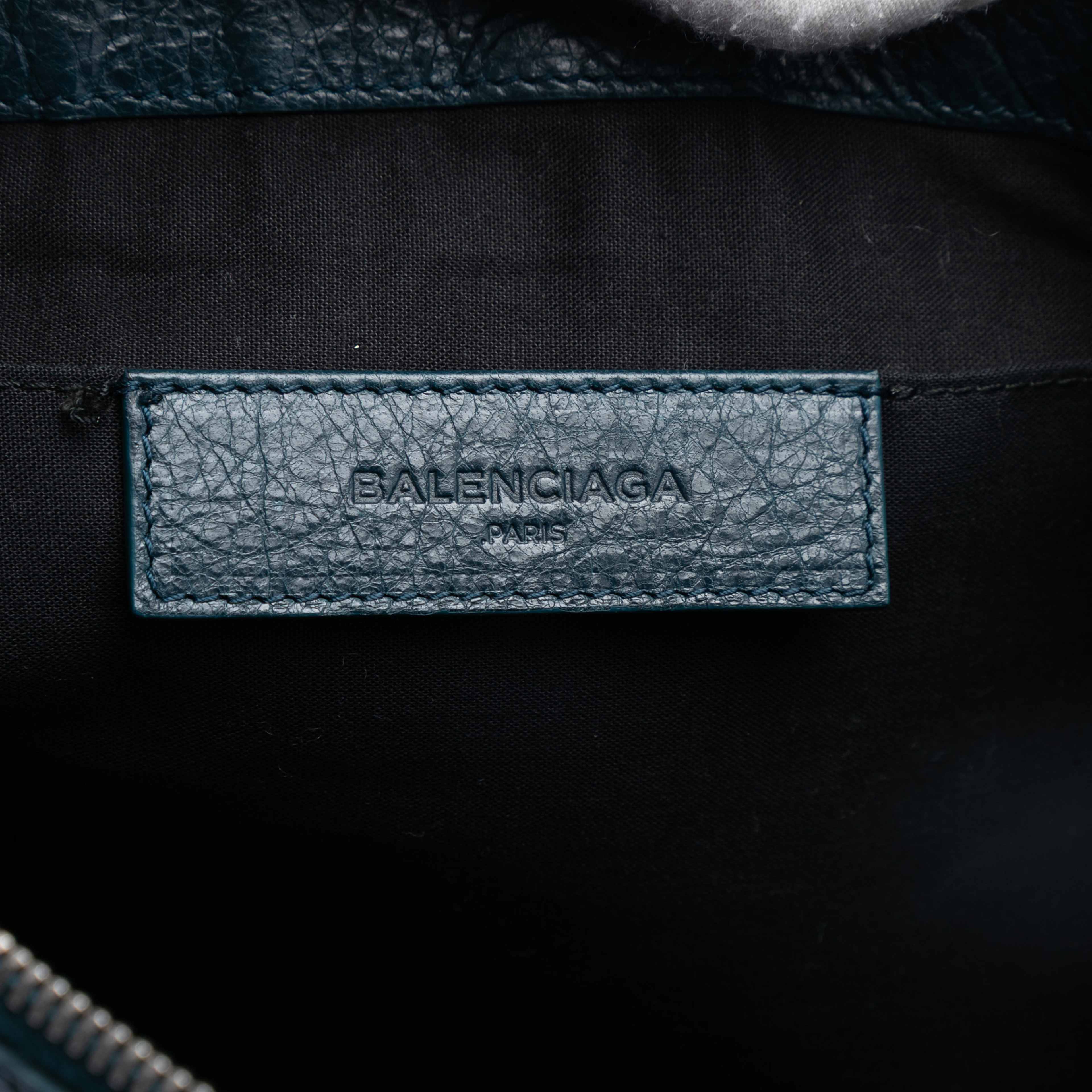 Balenciaga Lambskin Motocross Classic Clip L Clutch, från Luxclusif, i färgen dark blue. Klicka för att öppna bilden i stort format