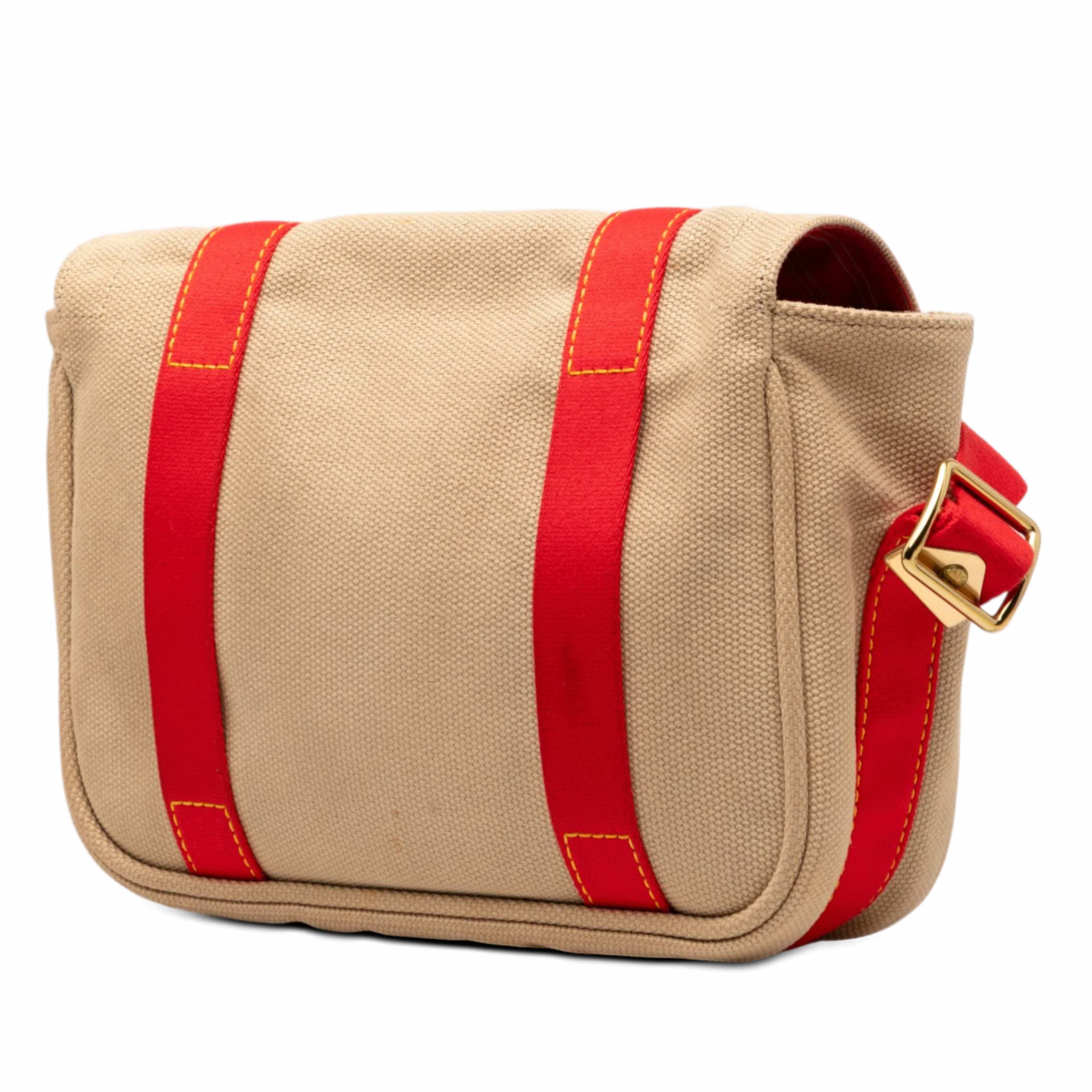 Louis Vuitton Antigua Besace Pm, från Luxclusif, i färgen beige. Klicka för att öppna bilden i stort format